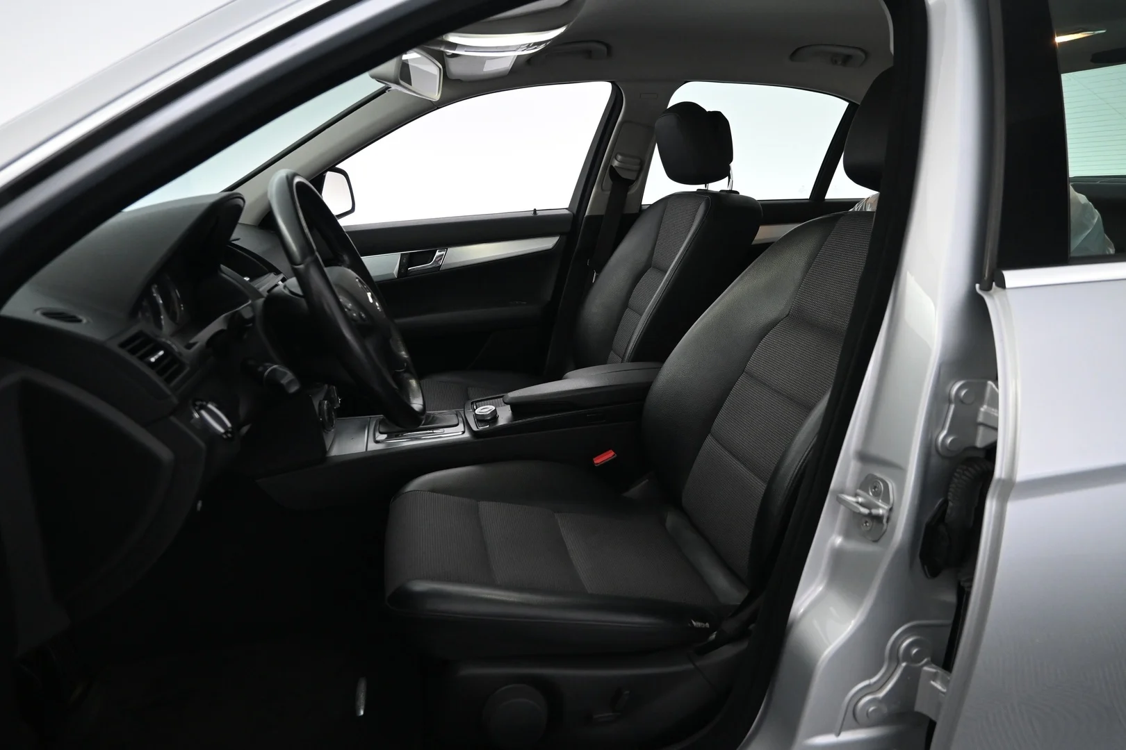 Car Image - 4xt4G8D4XuUn4updLh7IFI