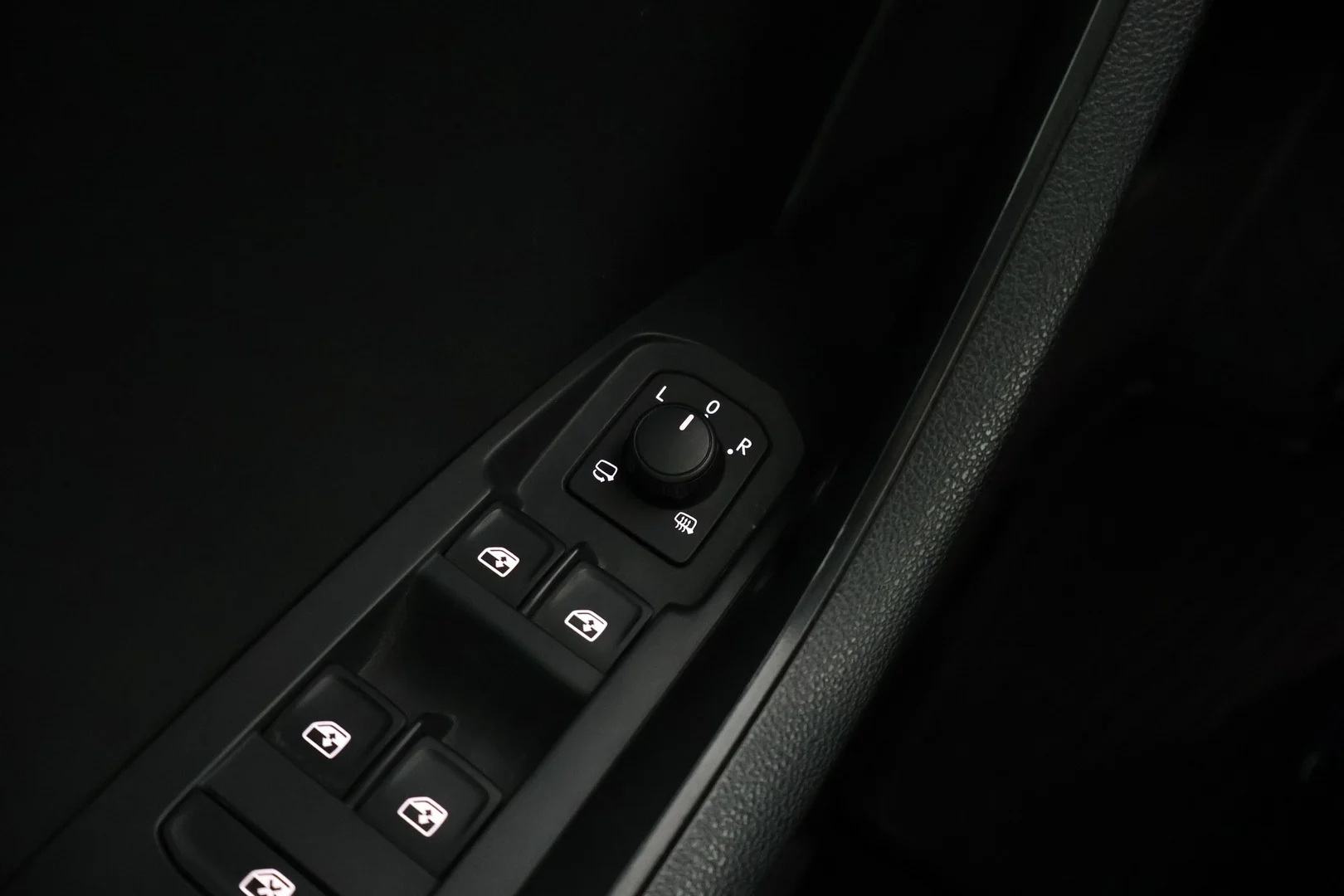 Car Image - 7uogmKNpzf2aIPJcpooVbm