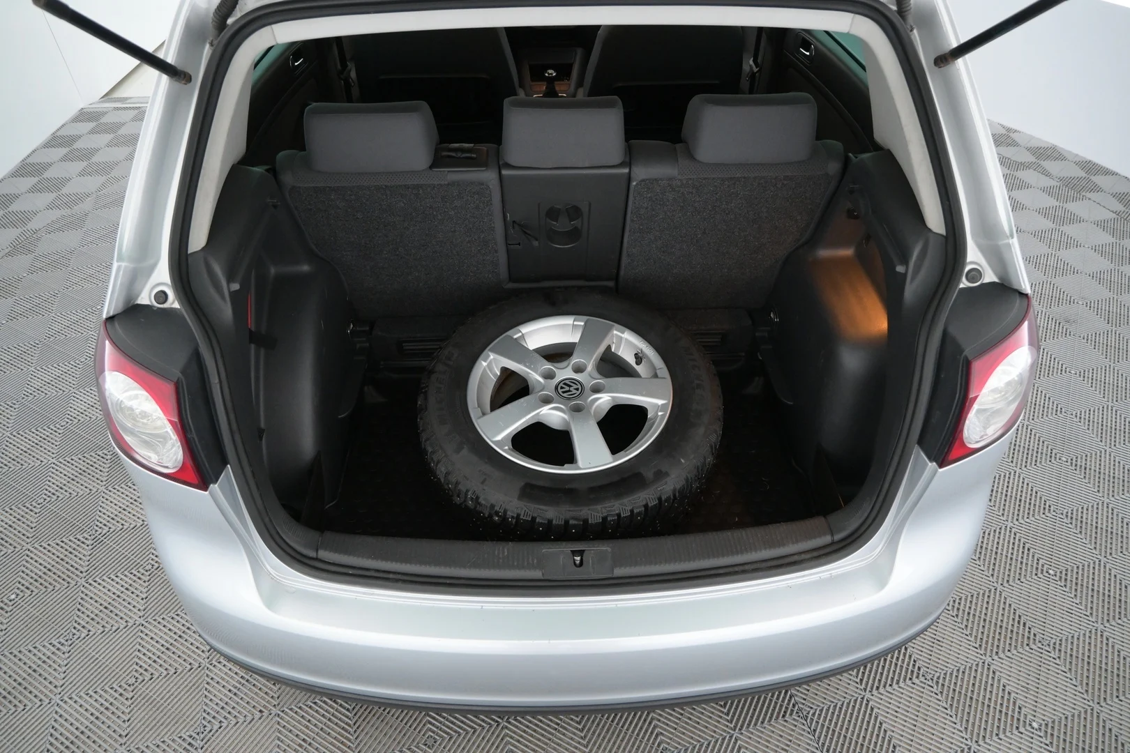 Car Image - 1QFRDAf5HP0jSsJGTCnHBB
