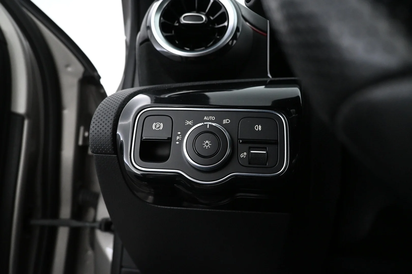 Car Image - O8CbNdHjqIHxYOIkIdSQe