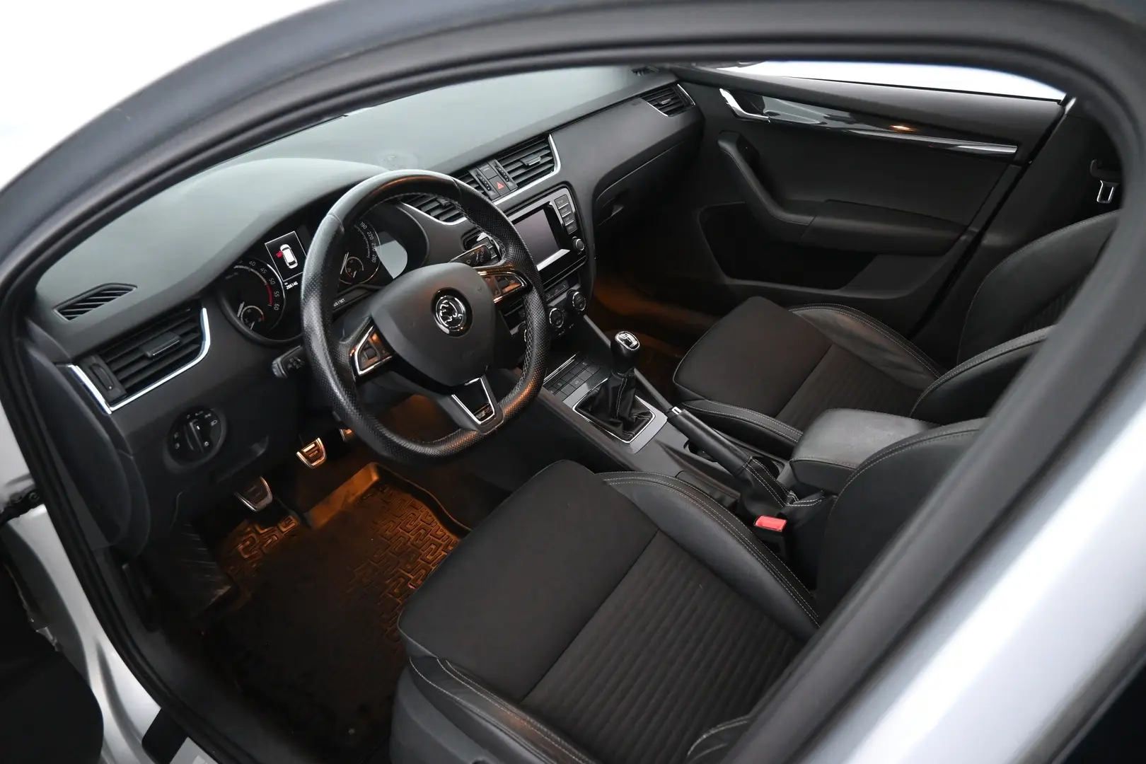 Car Image - 1iMGiOi64IOoItFpOdFaXy