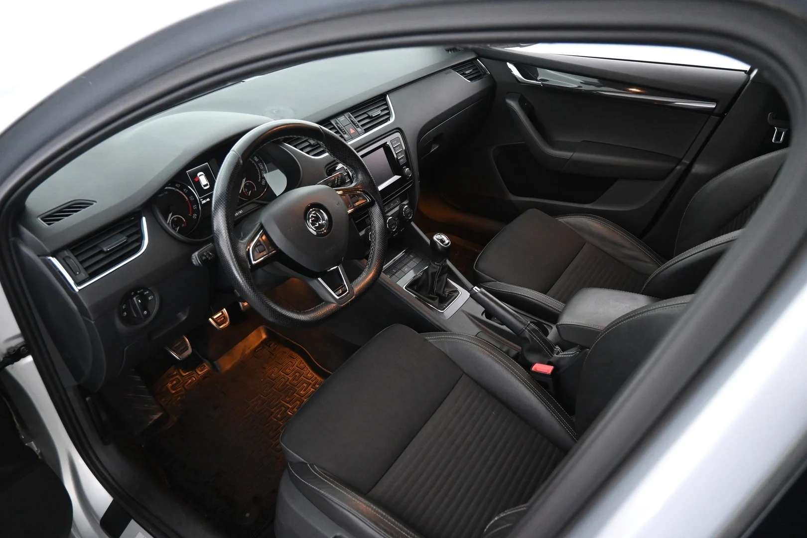 Car Image - 1iMGiOi64IOoItFpOdFaXy