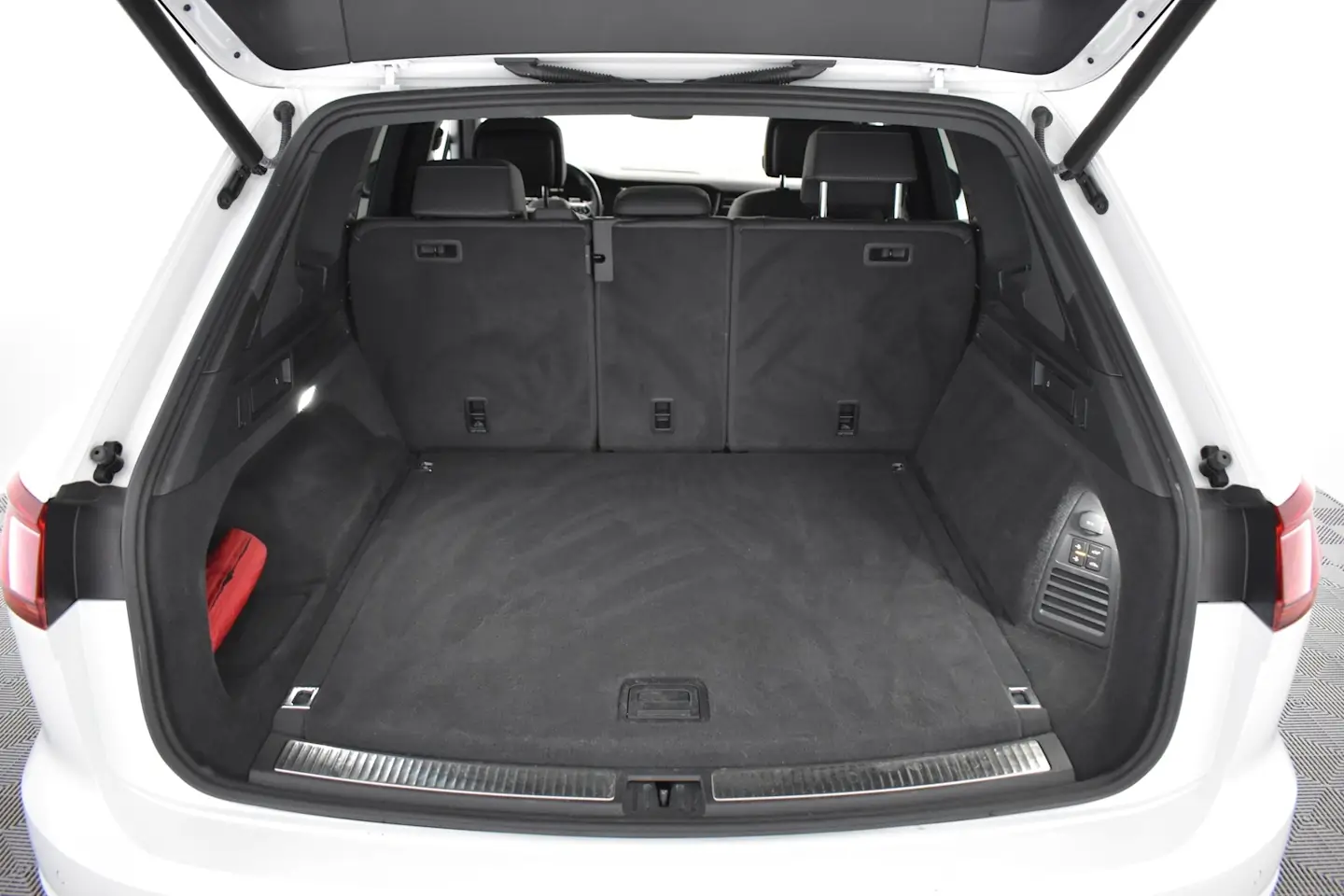 Car Image - 3XJna00QLG9JqGozEyZD39