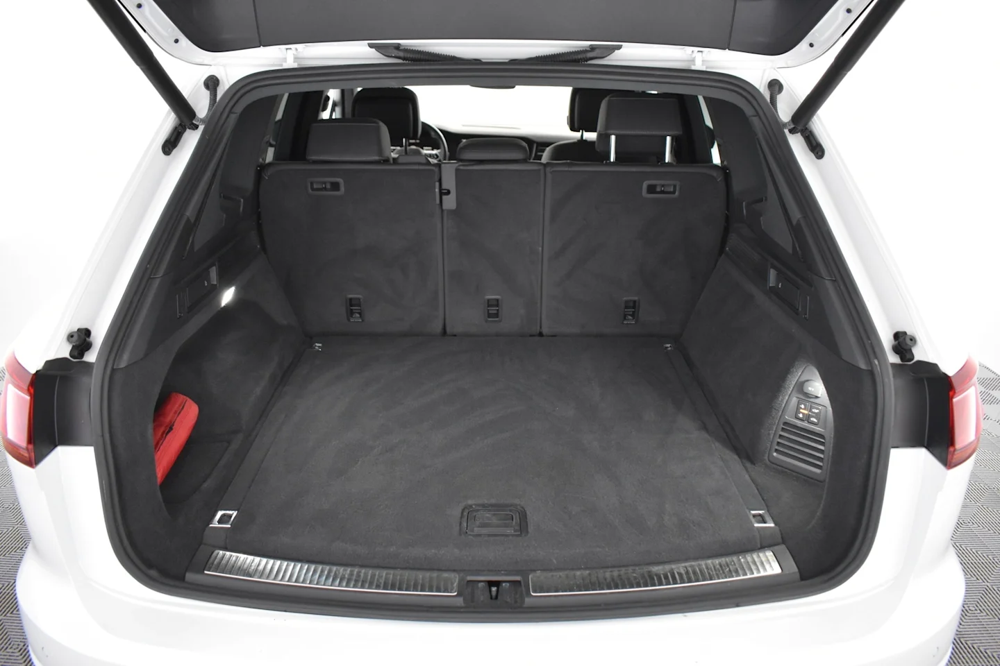 Car Image - 3XJna00QLG9JqGozEyZD39