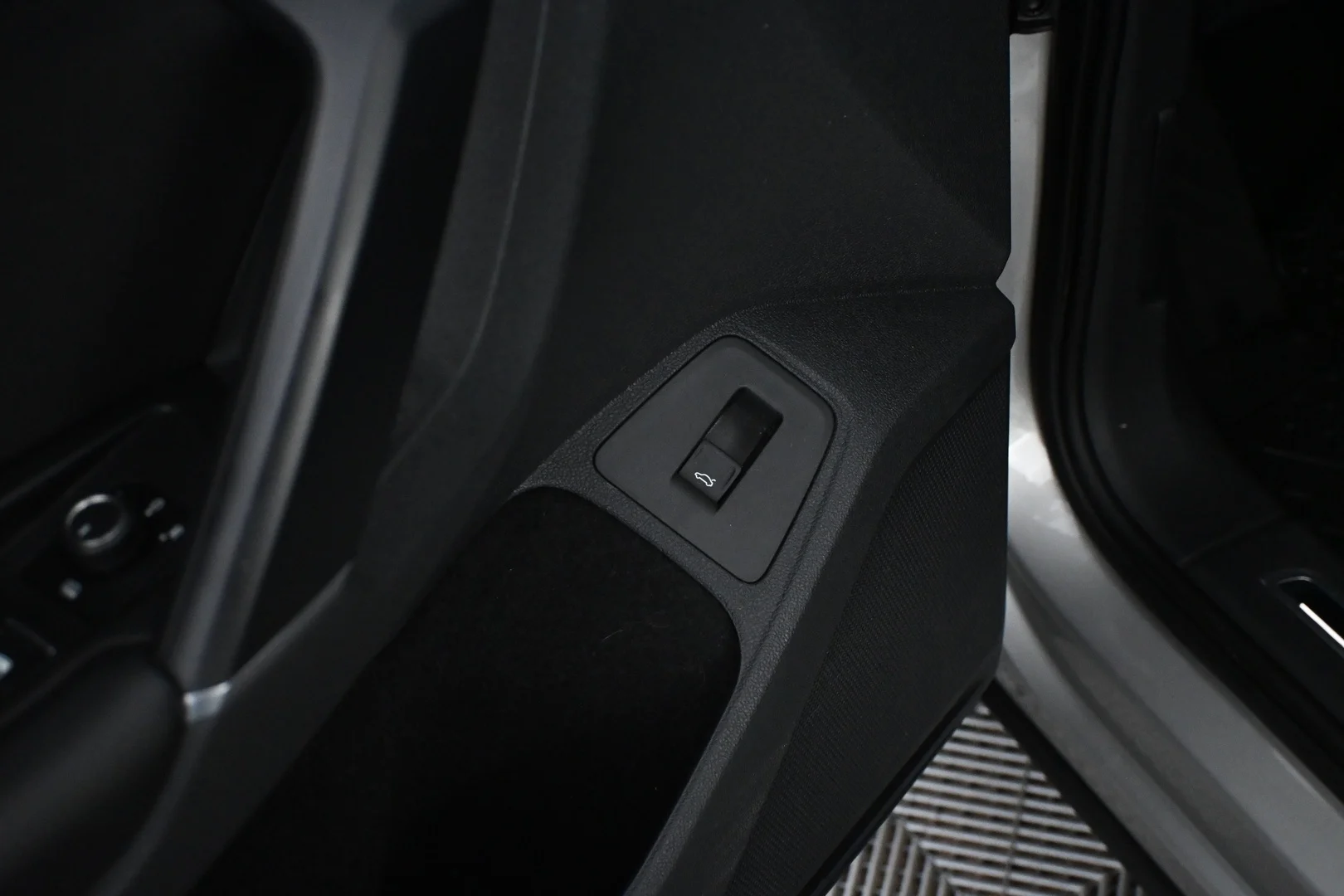 Car Image - IJbQ6uRteXcHXLfjbgQuo