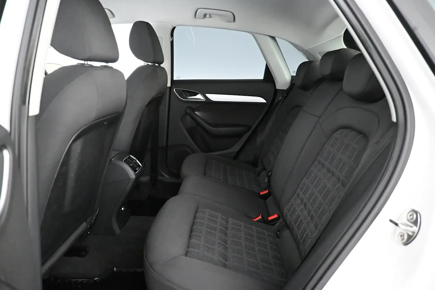Car Image - 742MCYjj5w4aFsiSyAbi0t
