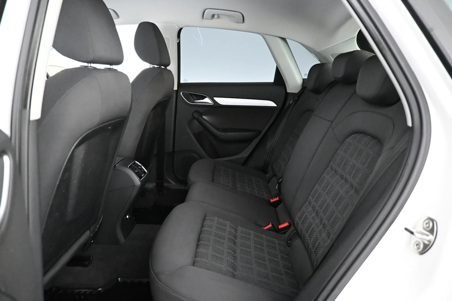 Car Image - 742MCYjj5w4aFsiSyAbi0t