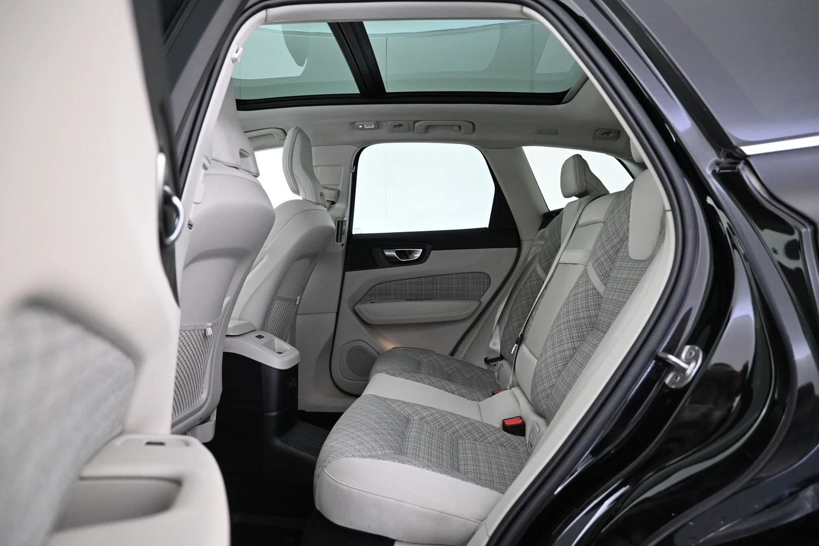 Car Image - 2ohl1WOGHrKMbcs8HOcYNE