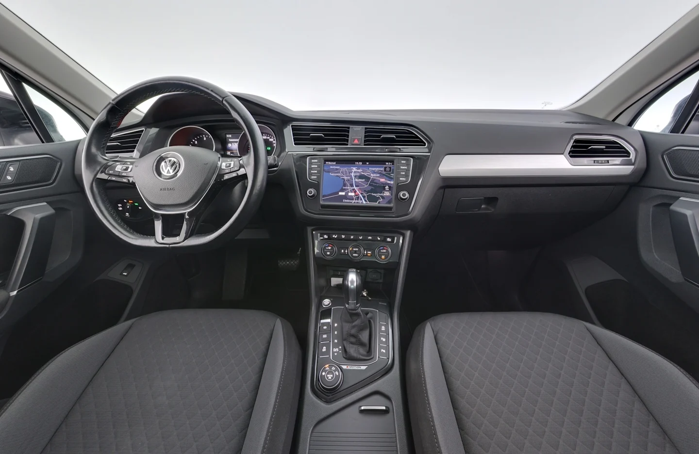 Car Image - 7JBRSnC2MQgP6xfamZeV2X