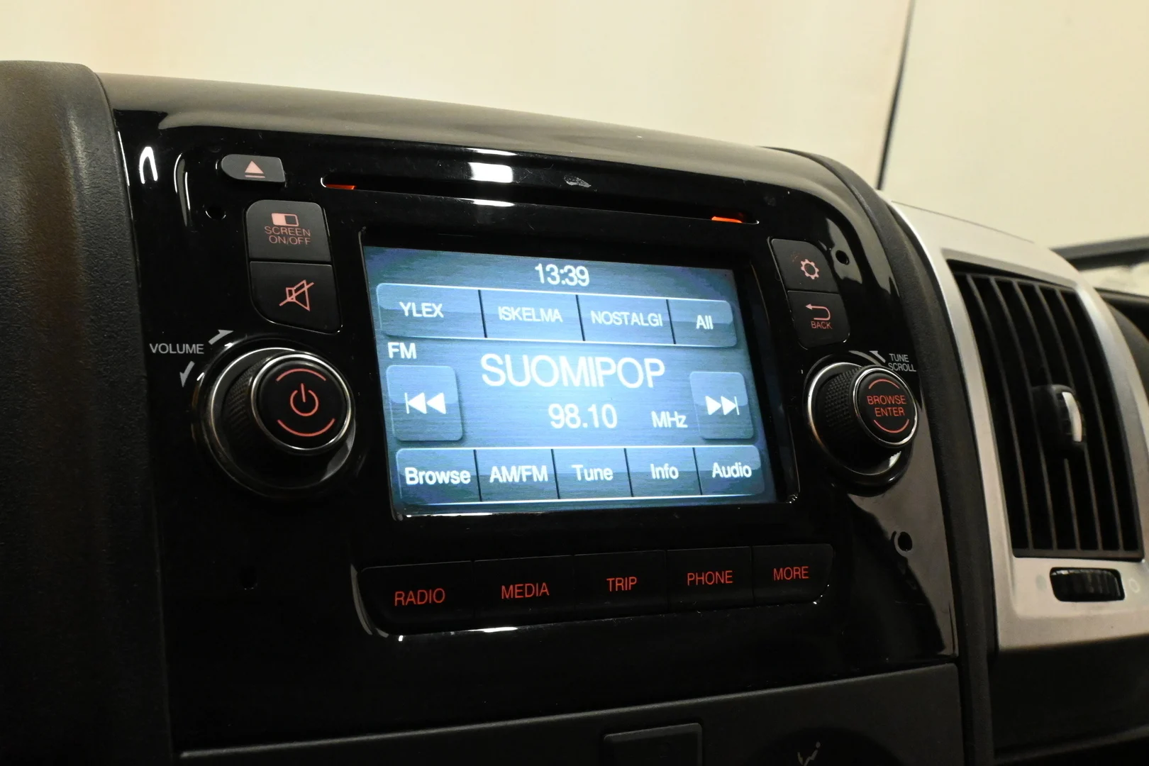 Car Image - r70oq0DdFb3lXrDsV44un