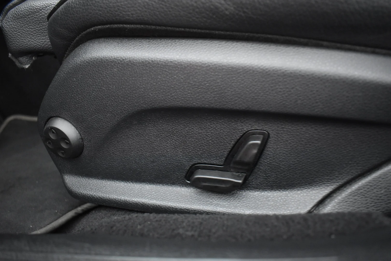 Car Image - 4Js7lJSzzBsaKTU2nyR0o5