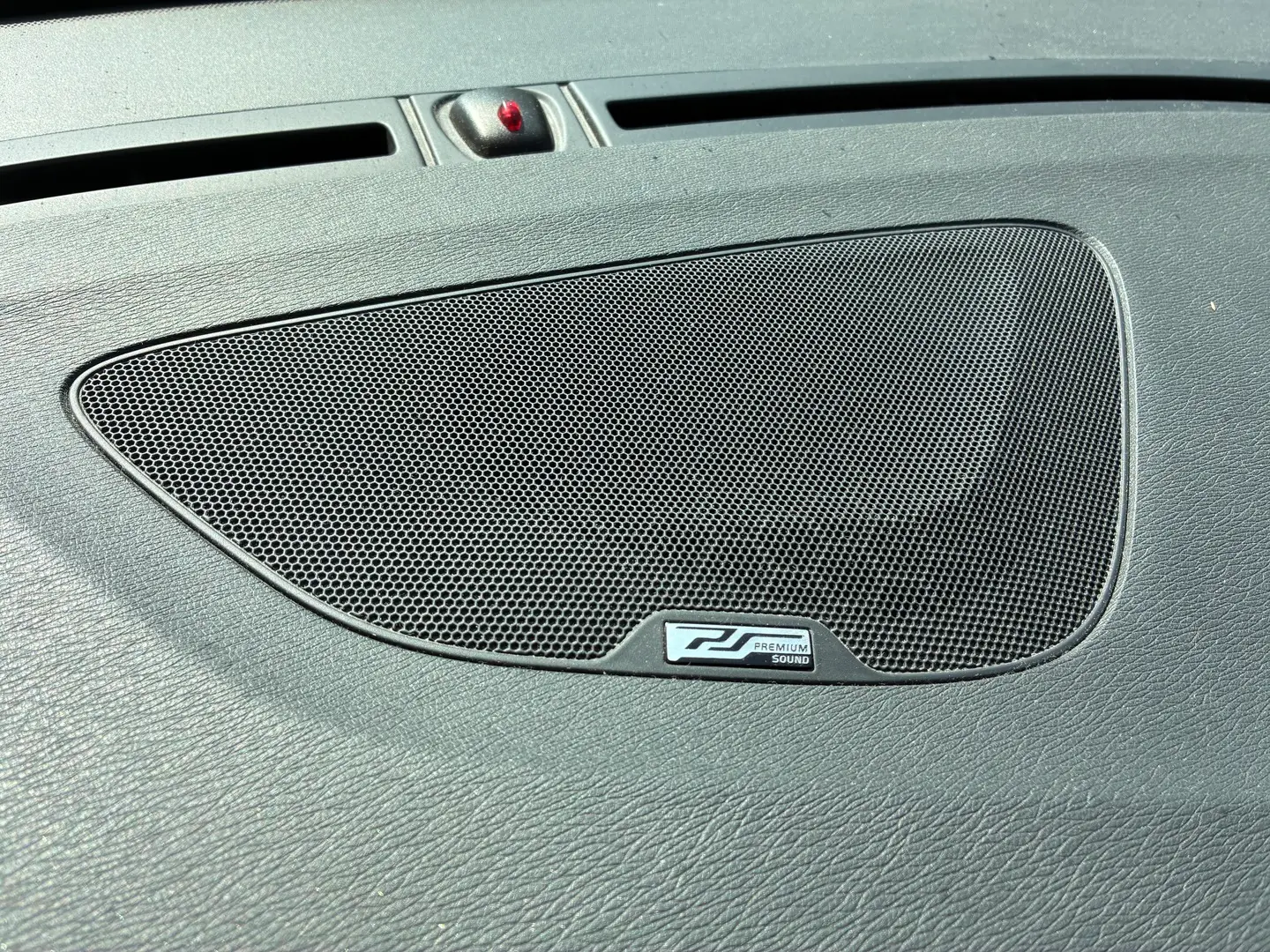 Car Image - 70vsYeYLQ1dAHVgigzXbPE