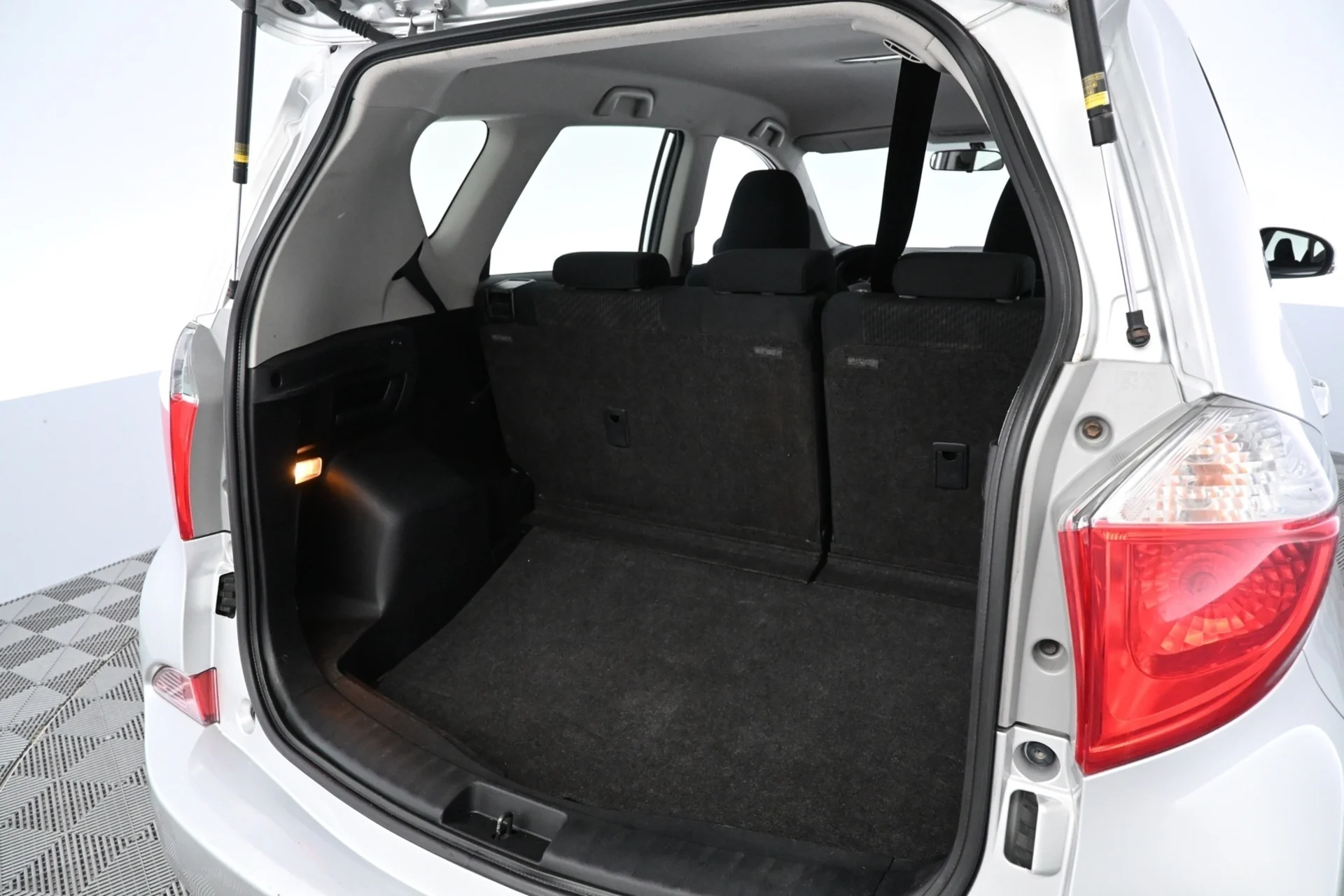 Car Image - 74bZVoHiOFJuo9sM7cgKbL