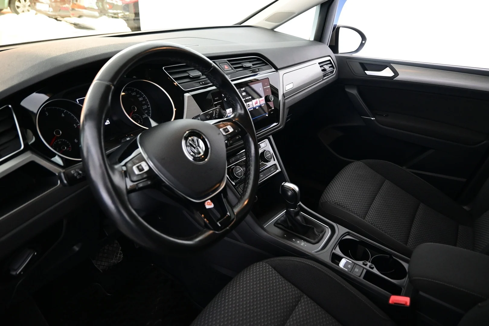Car Image - 2lT8v6daeNxxO6Q5wbMZiG