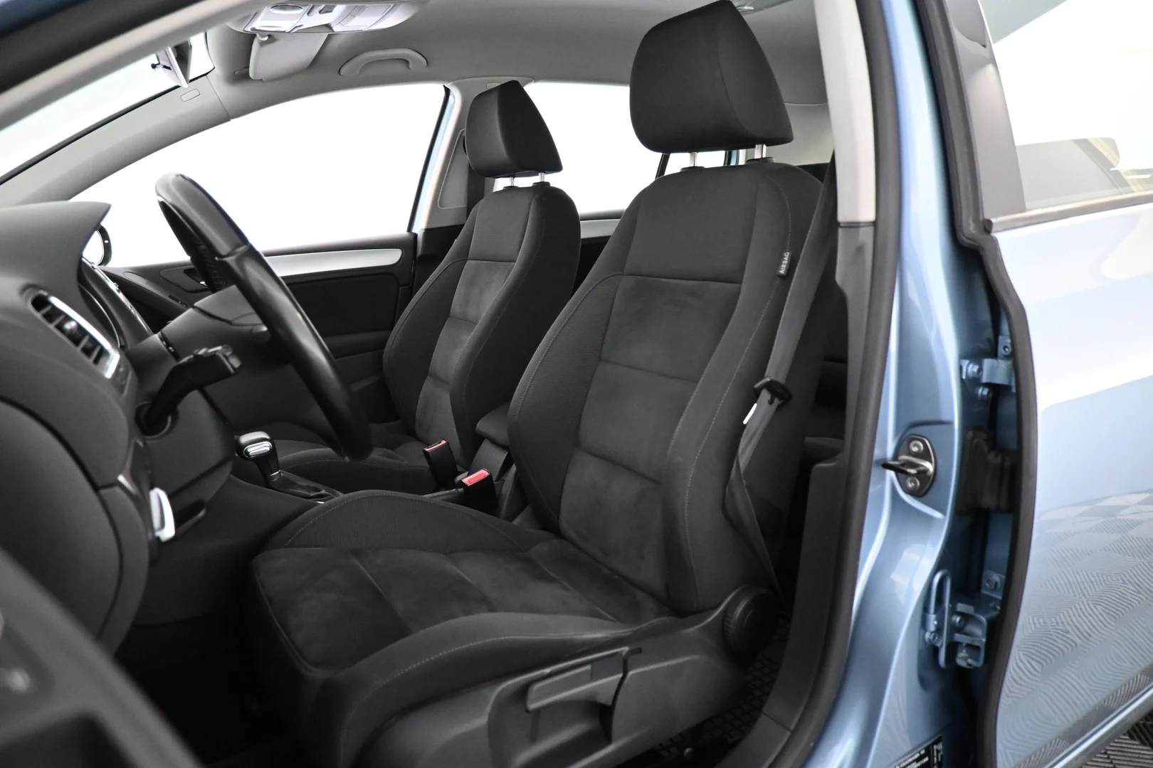 Car Image - 5U10idFNF65OTXwch644Mj