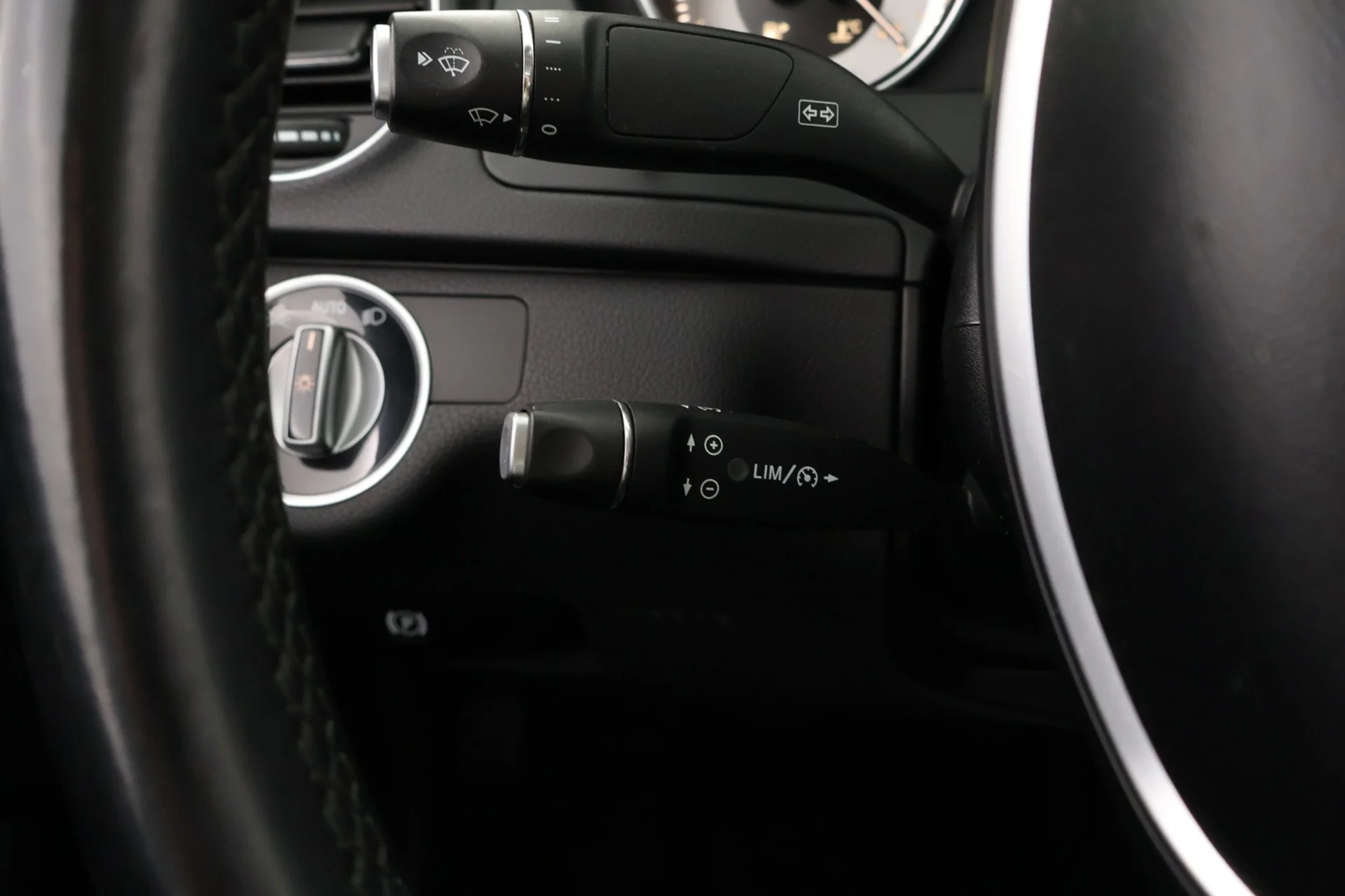 Car Image - oP04T9pJm3N47f6fYm6p2