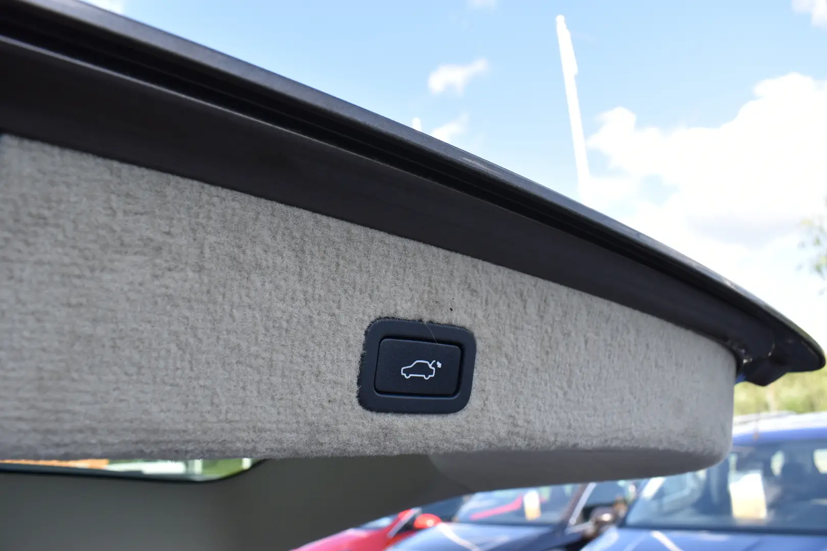 Car Image - 1OKxRQtFtiOLdXLsXKW8bl