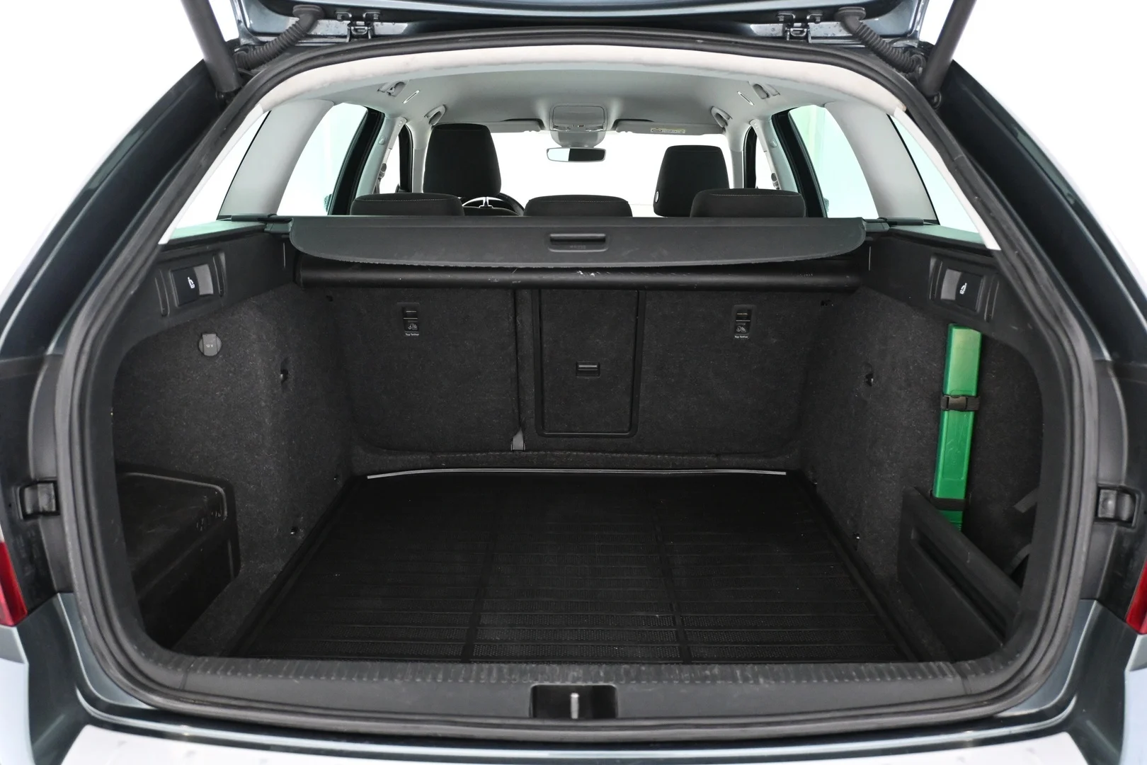 Car Image - 2Zh4gGpEGJQXHBYtBJx1pq