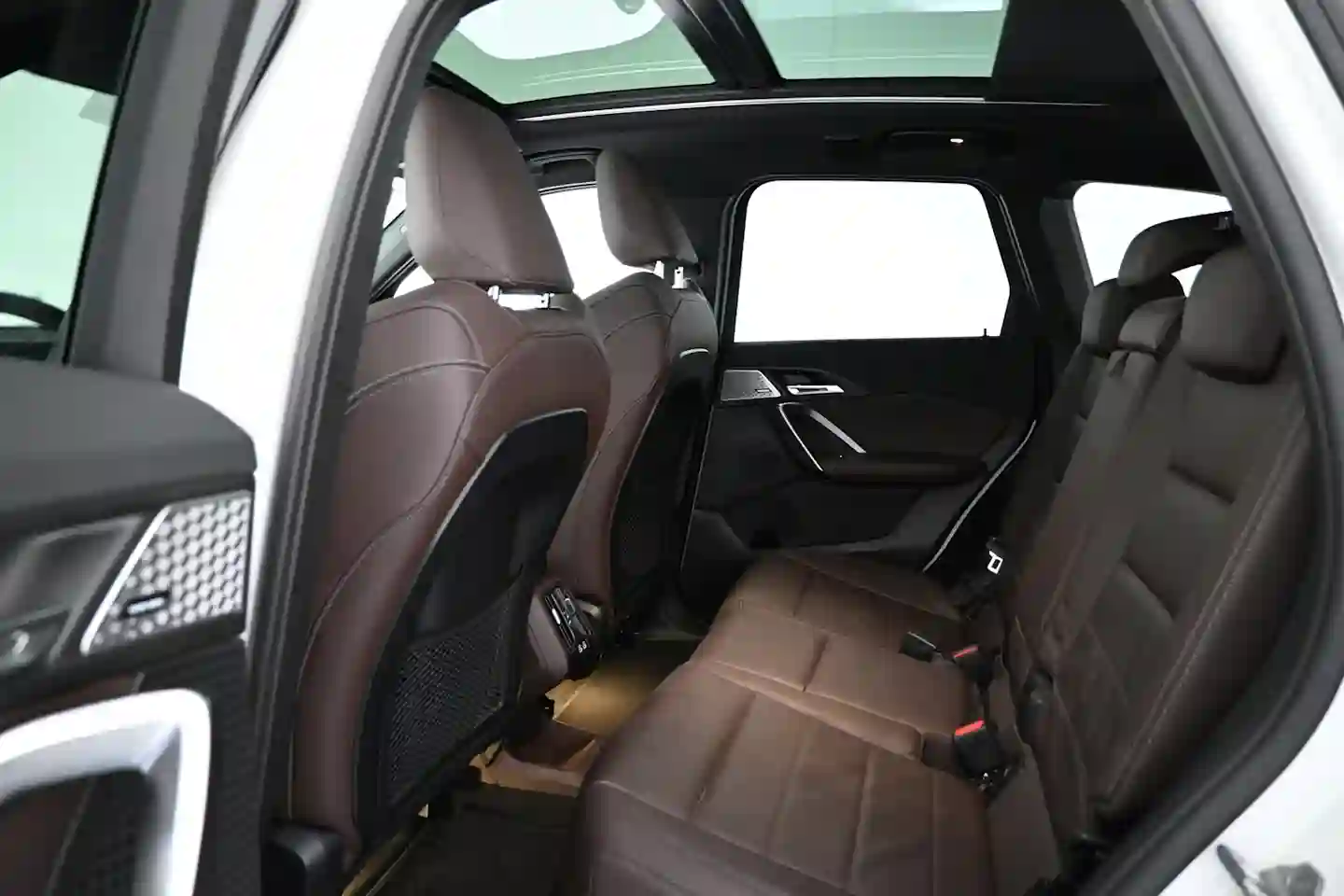 Car Image - 12JlXNuBvzFuqh9KMbnke6