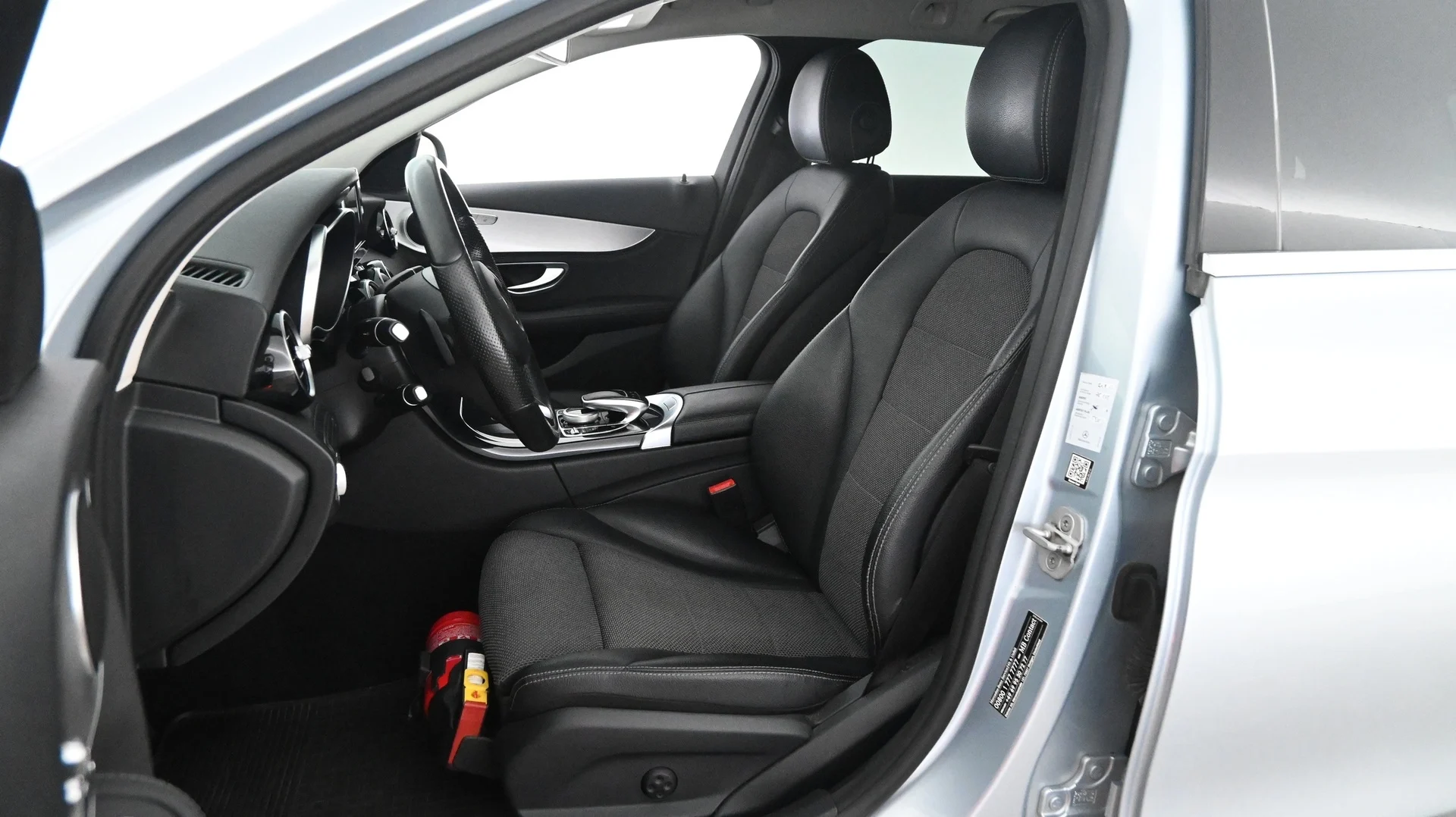 Car Image - r3QhBQEK4Hk5OzFj0t03u