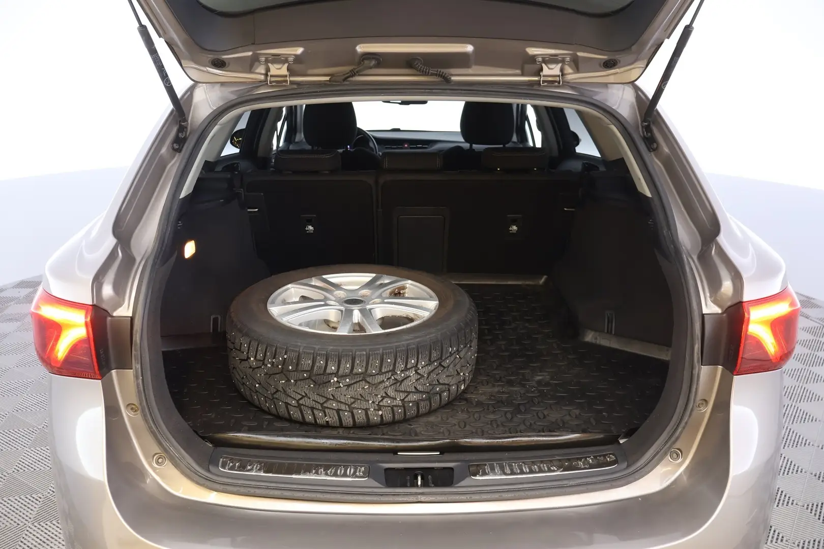 Car Image - 4oCx1q0hn2Om676KLyWuLw