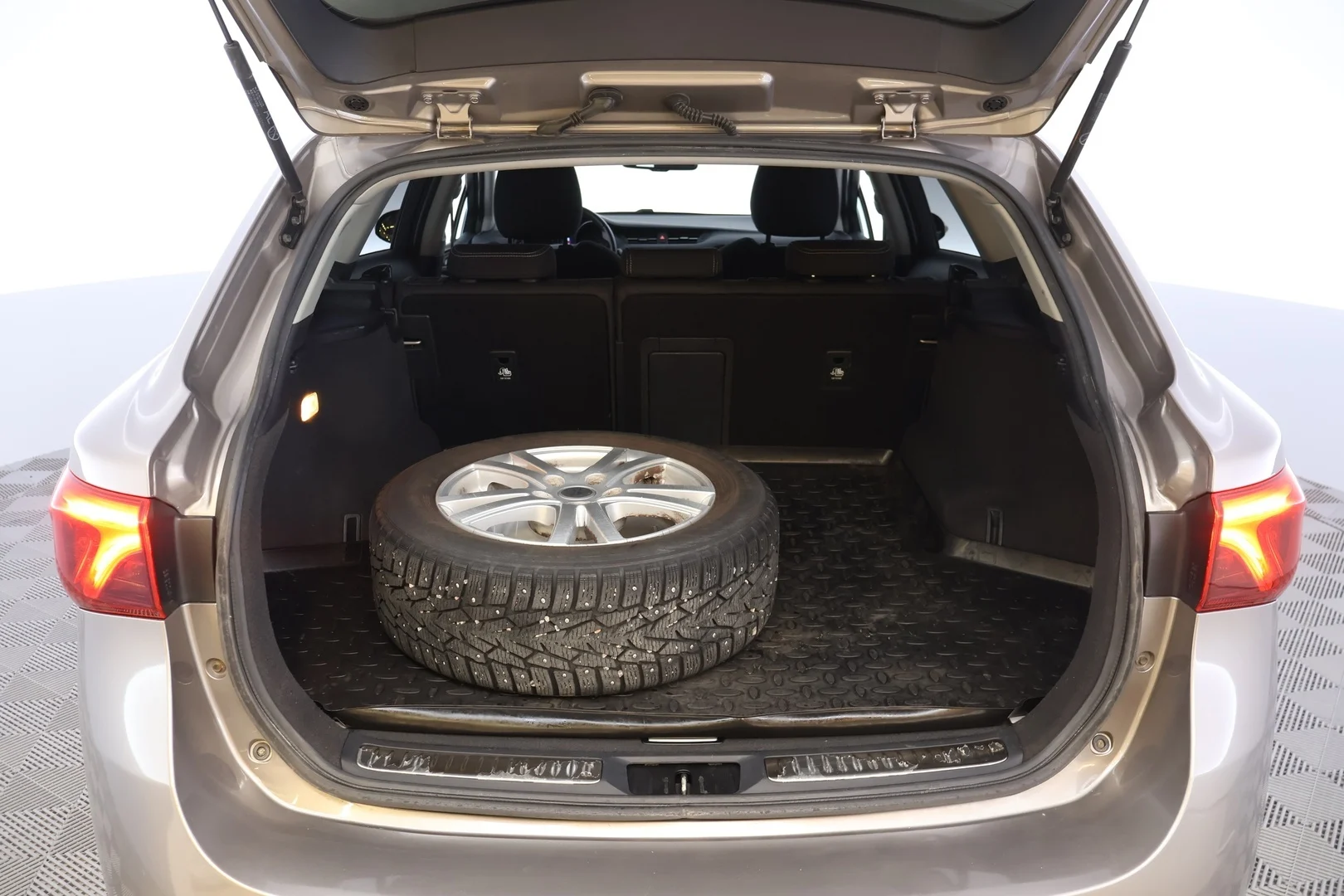 Car Image - 4oCx1q0hn2Om676KLyWuLw