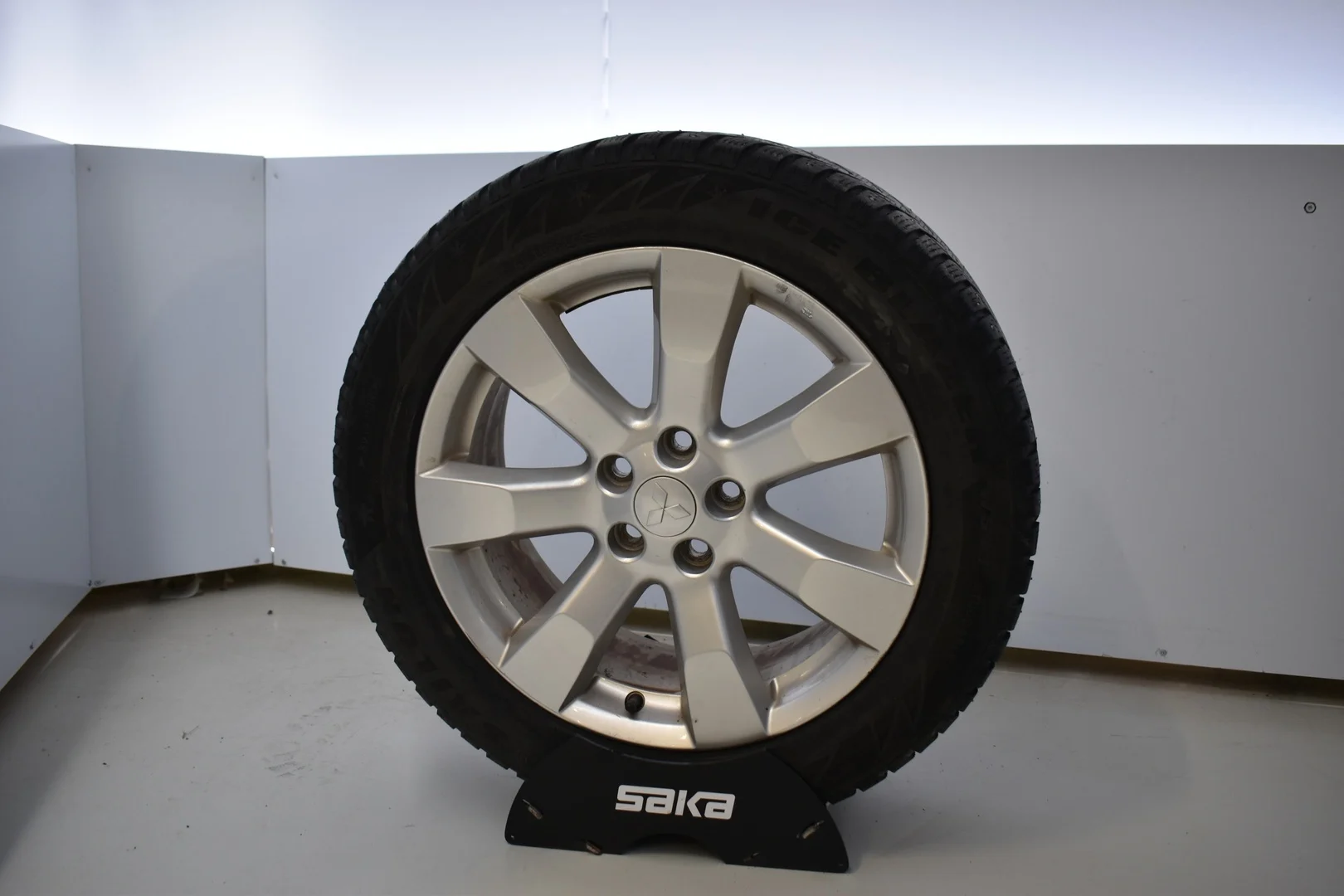 Car Image - 4SoSFcNNchMV488OR9hhLu