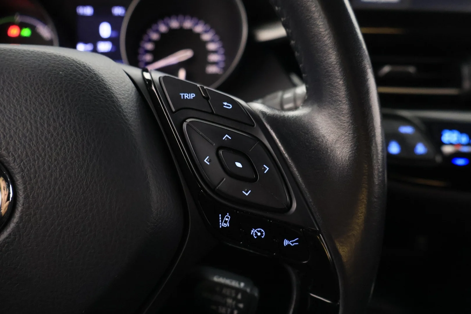 Car Image - 2G7Y7ppFxIftTBvfNrlxjs