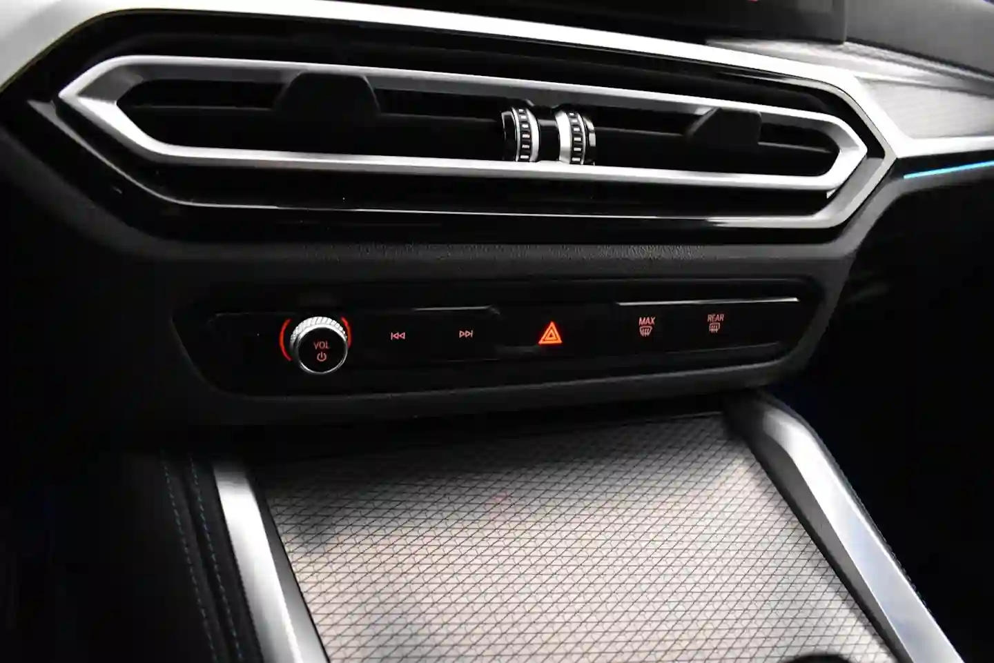 Car Image - Yb0MM4w2iCKx0HppUfW64