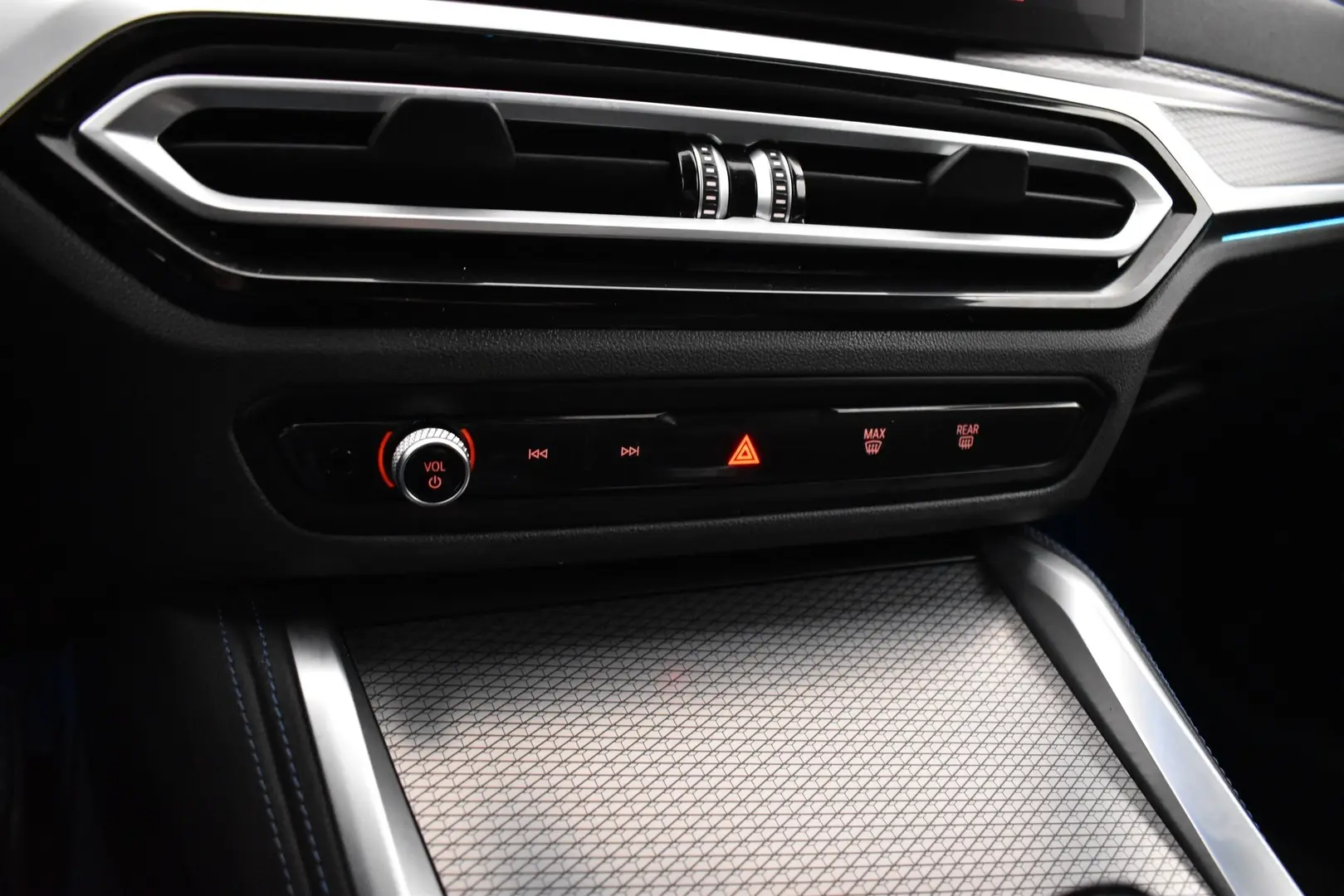Car Image - Yb0MM4w2iCKx0HppUfW64