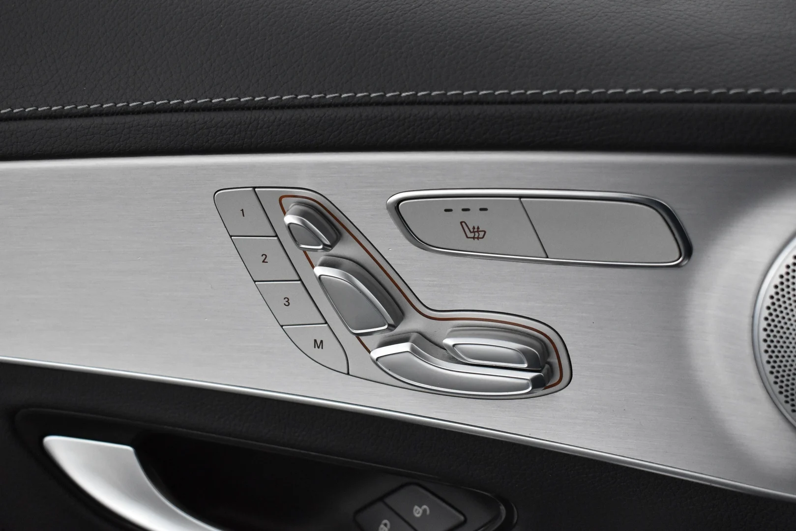Car Image - 2iM5u9MYFdoWwRMPku8lrl