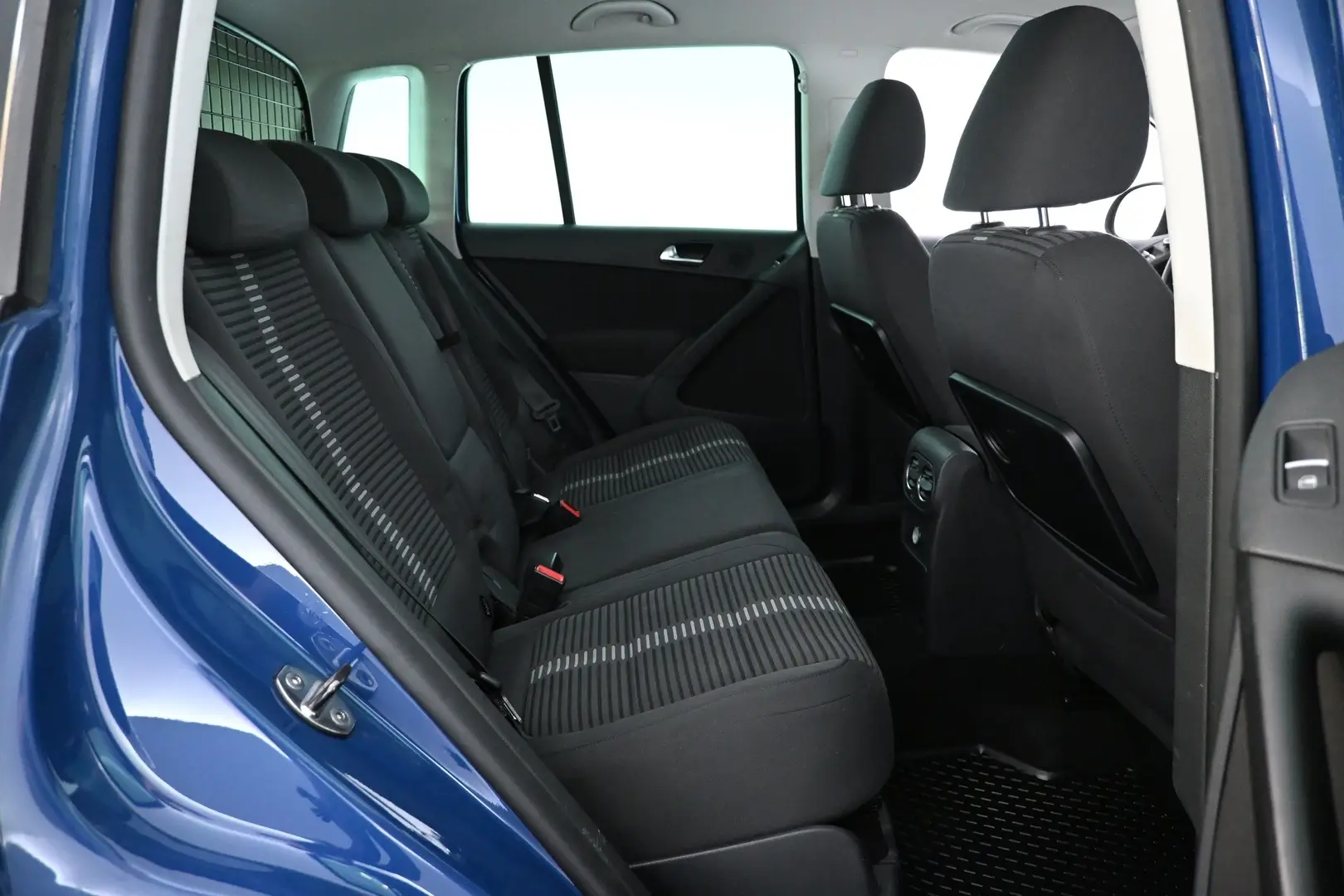 Car Image - 6TrG6ORZfoO1hi8wFGJzmf