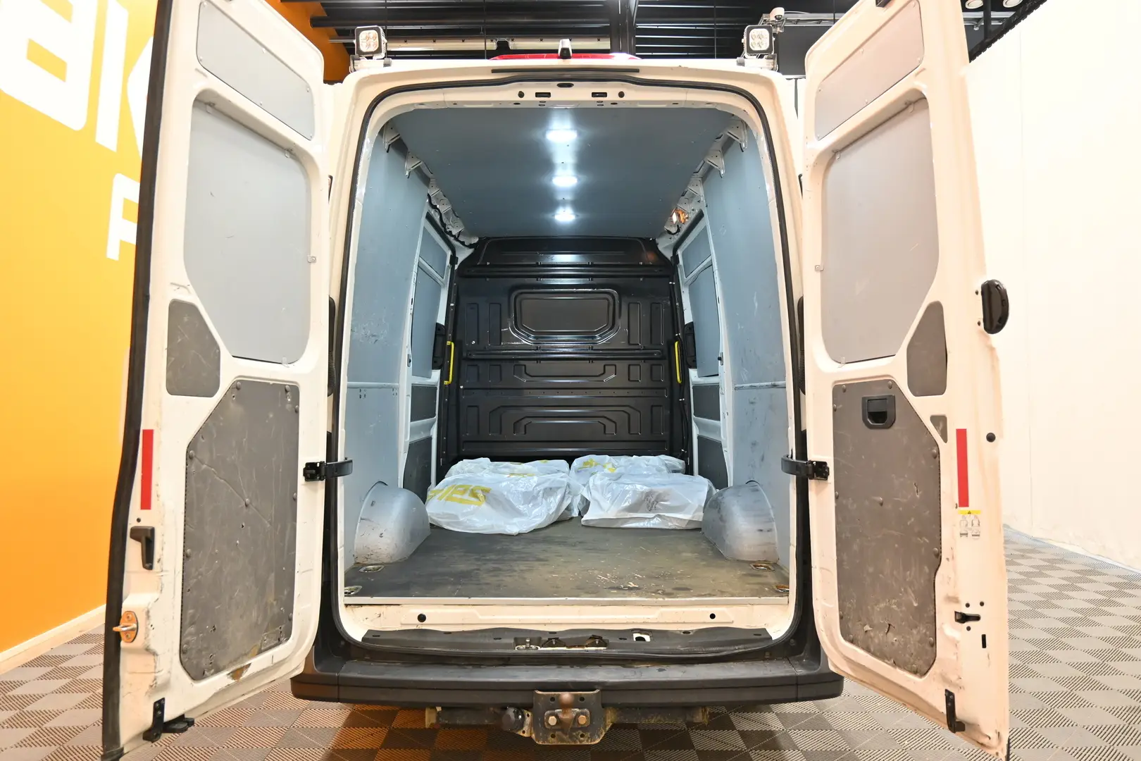 Car Image - 6nYJct0GCO3euZqpsegWUI