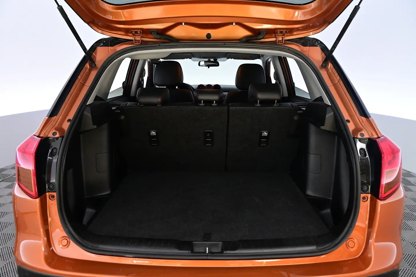 Car Image - 4TB0QXMC8DNV7EF4xBS1gi