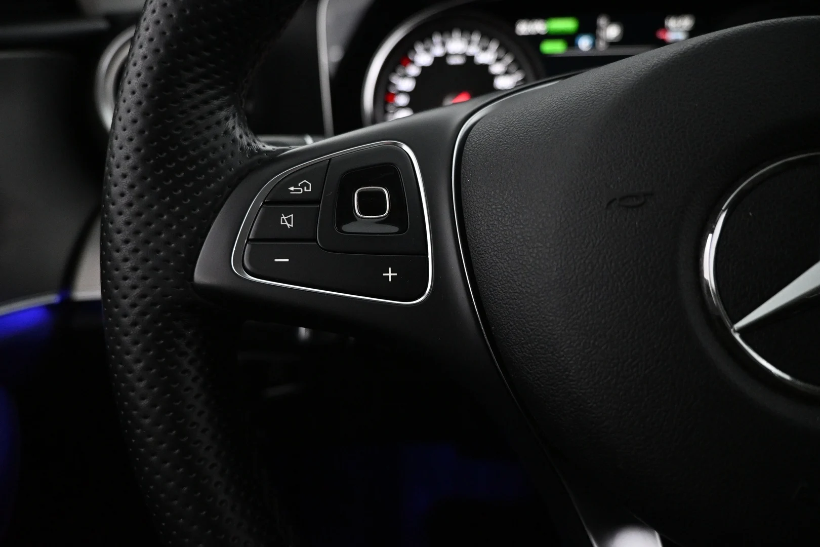 Car Image - 4NYE7sFZ4GDdPnejP6epU2