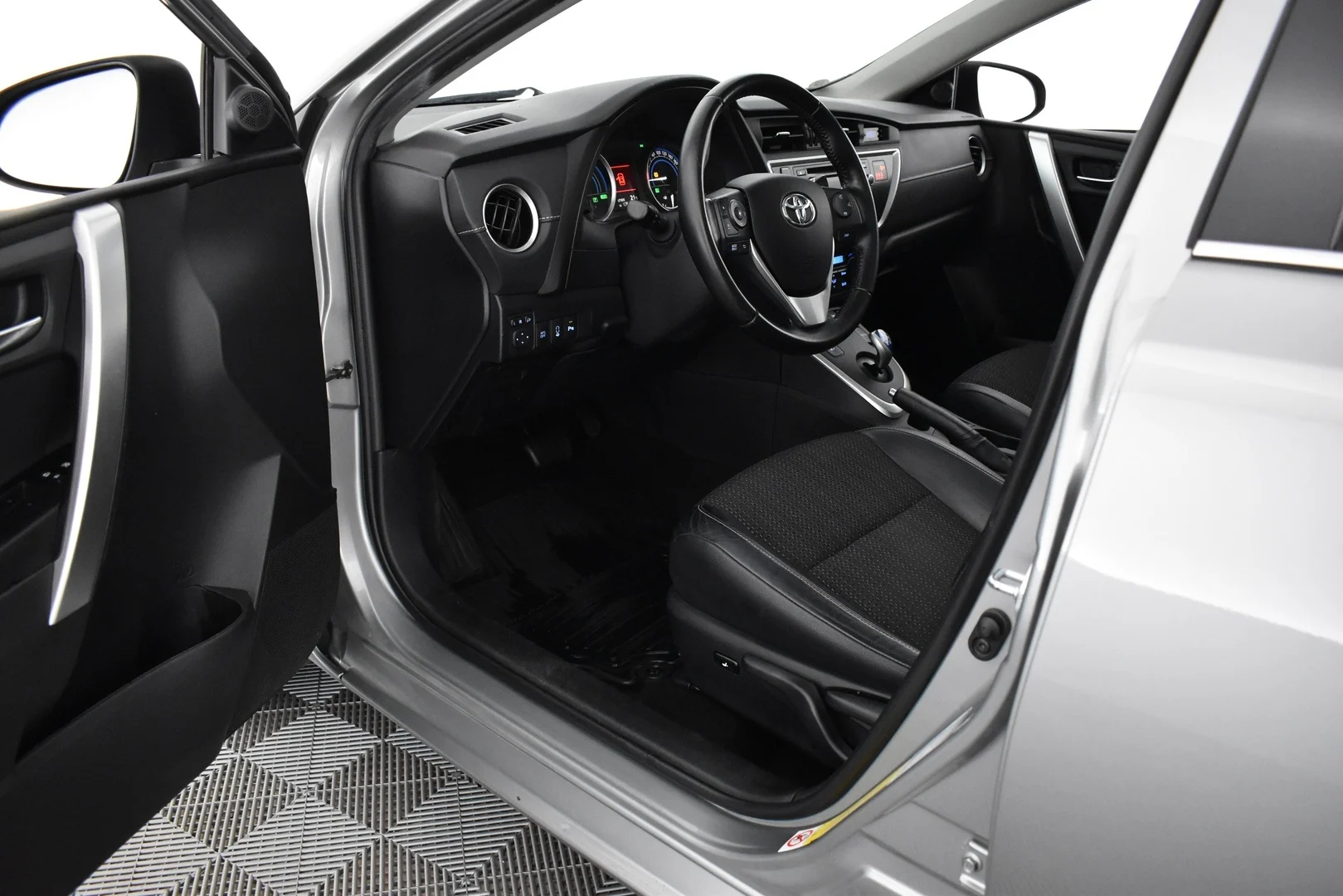 Car Image - 5xqhFfPCgERroUhwdKmFej