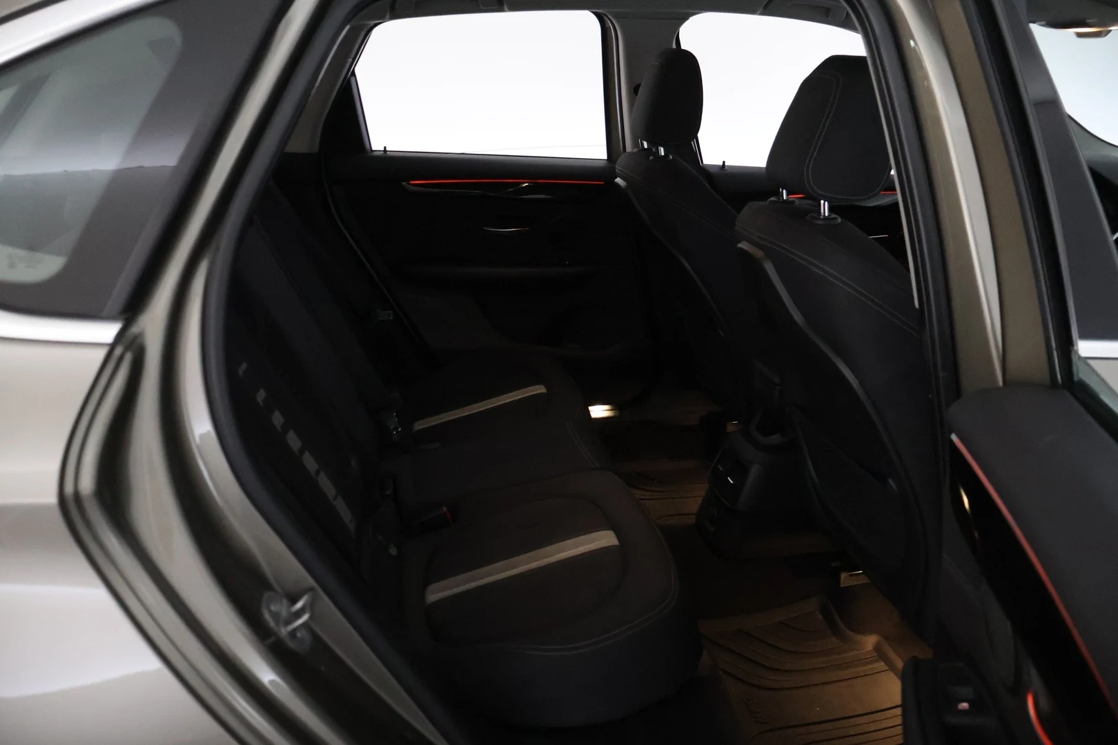 Car Image - 5U9jrrJv3mzmF4vkOO1ZXp