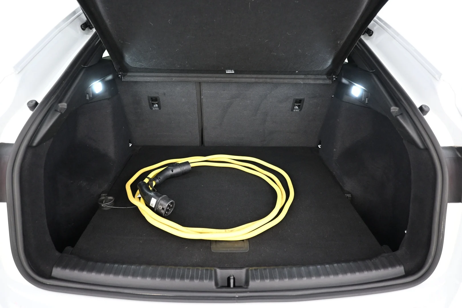 Car Image - 2clWinhh1TZYs1GJFjF7i0