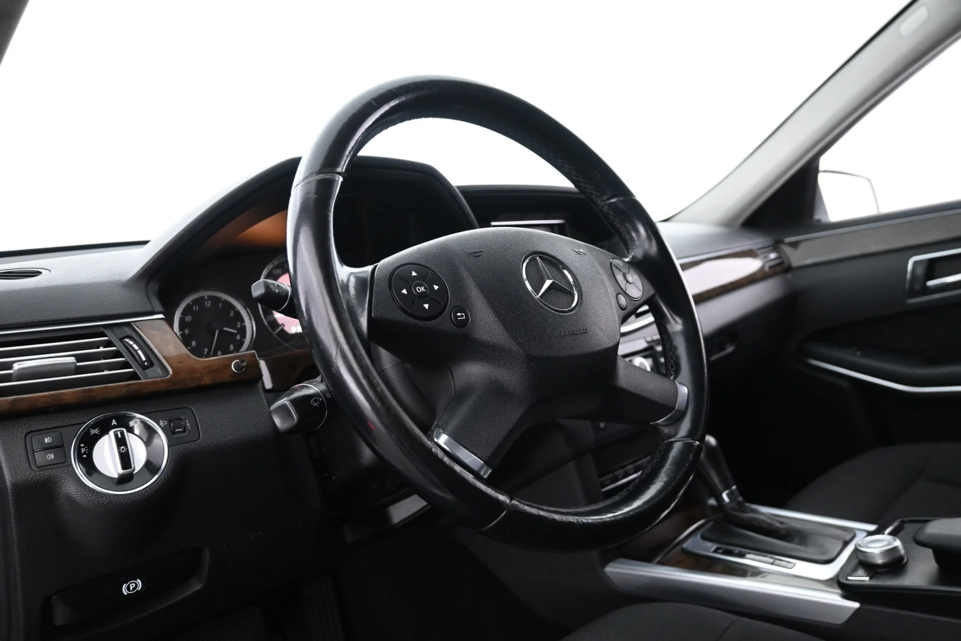 Car Image - 2mvKwe35eRHtR7Dp7xrEZ3