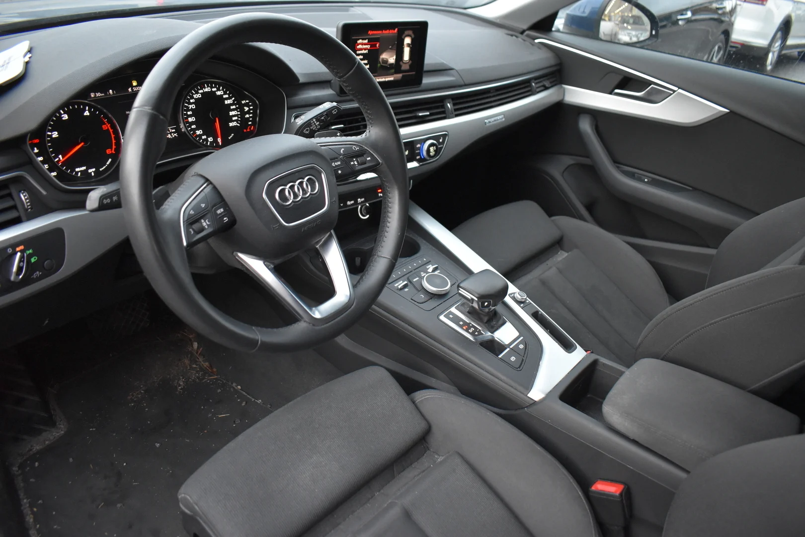 Car Image - 37bQNpfaFR9haYB18w31TM