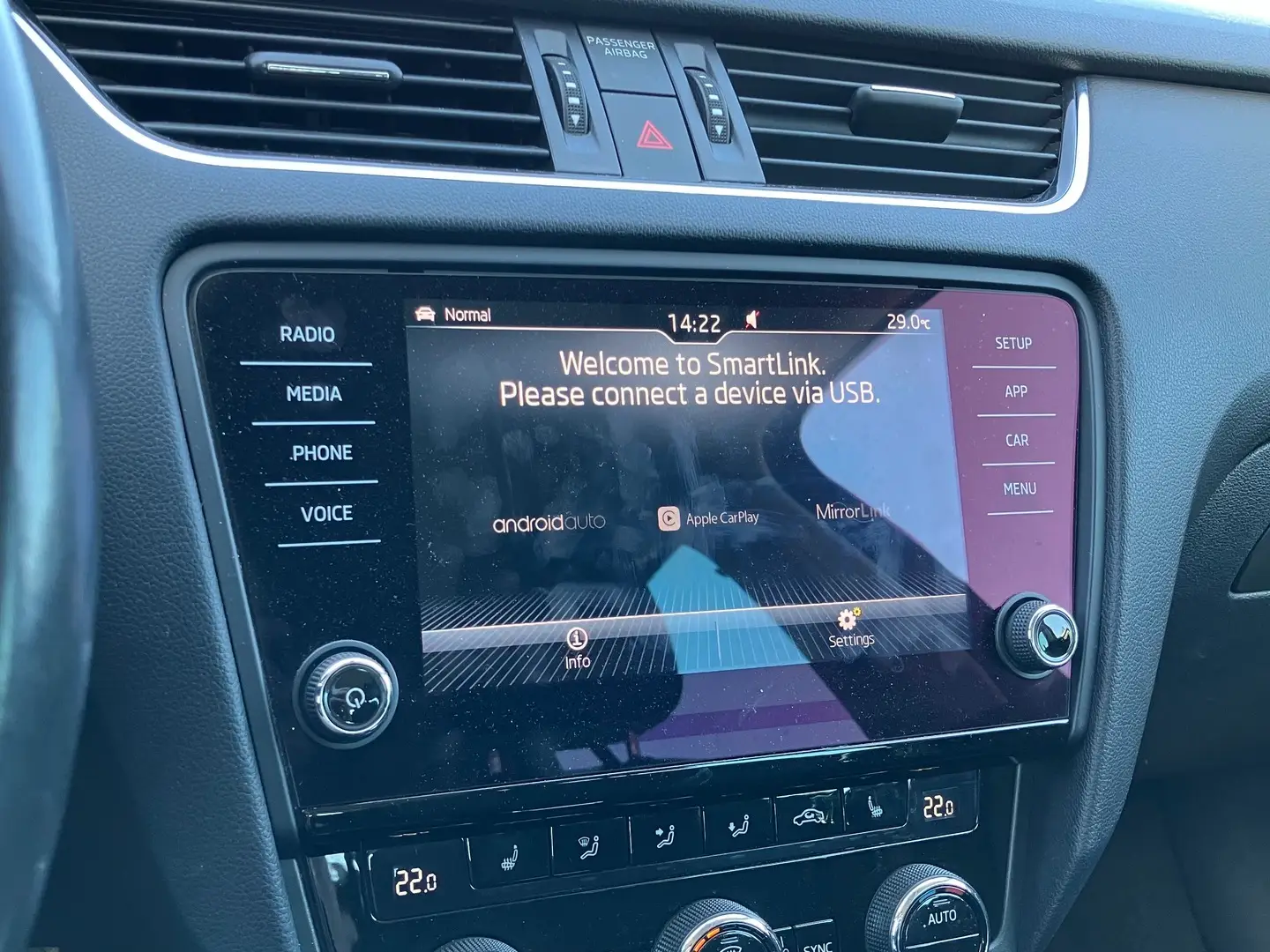 Car Image - ax1kbt9pET5mWjAp3eVt4