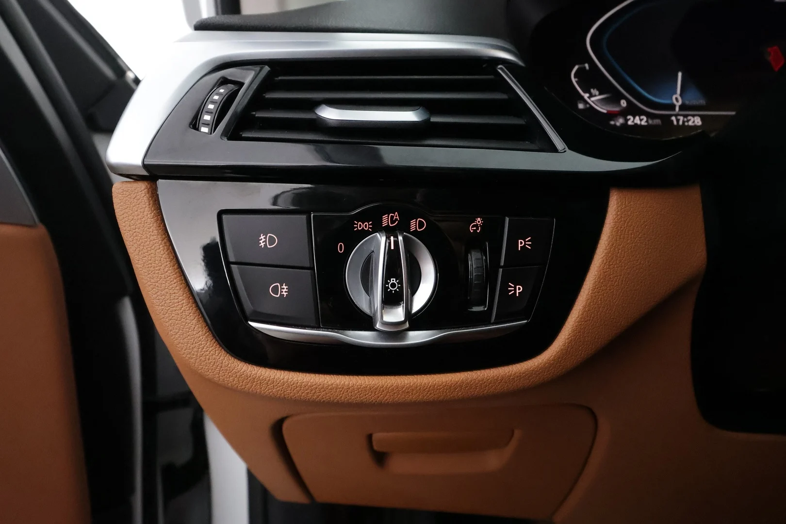 Car Image - 12luCESwpmpAGbAZ0Xt3JU