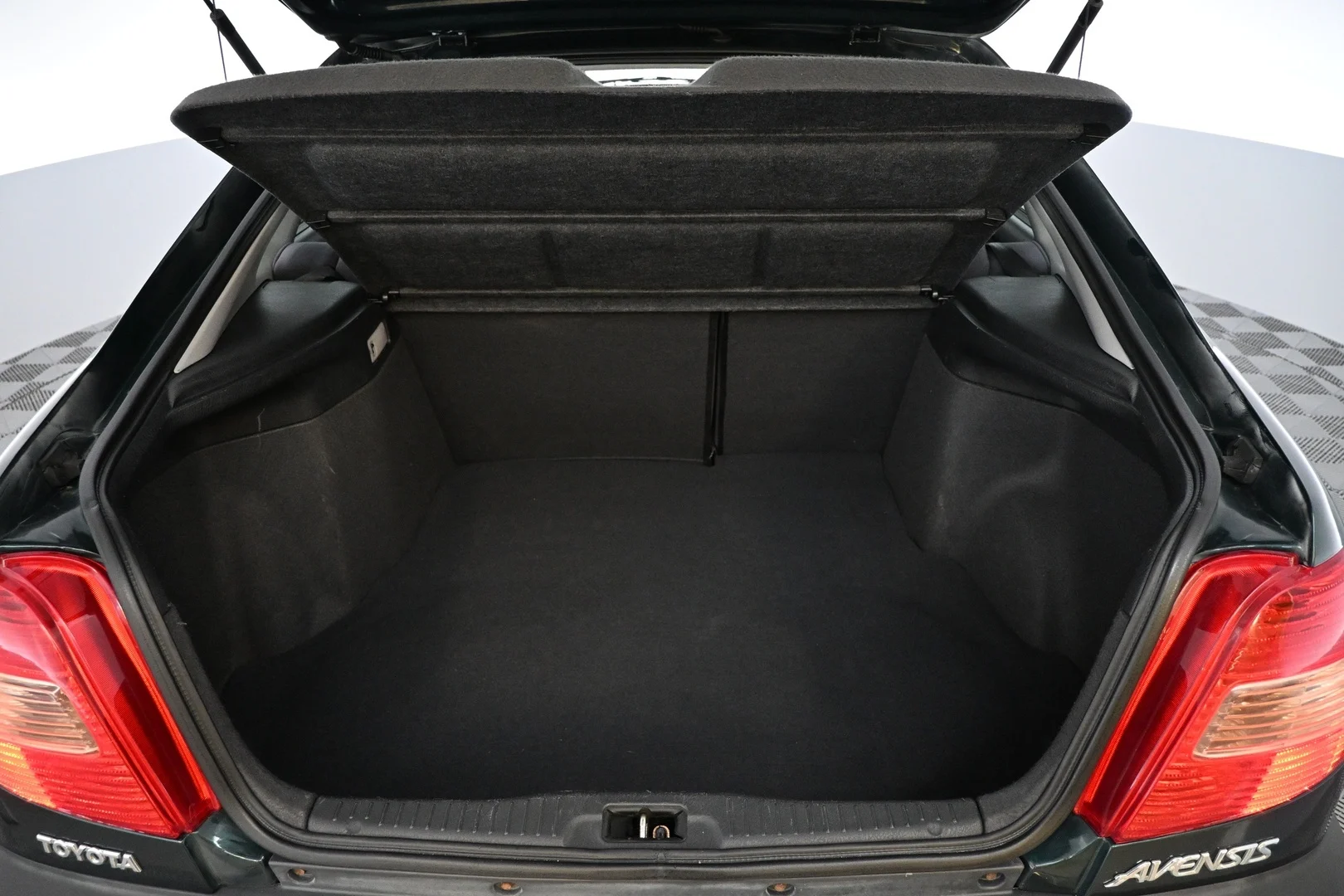 Car Image - 7N1EjQ1dXpZb9xHLYUWMX1