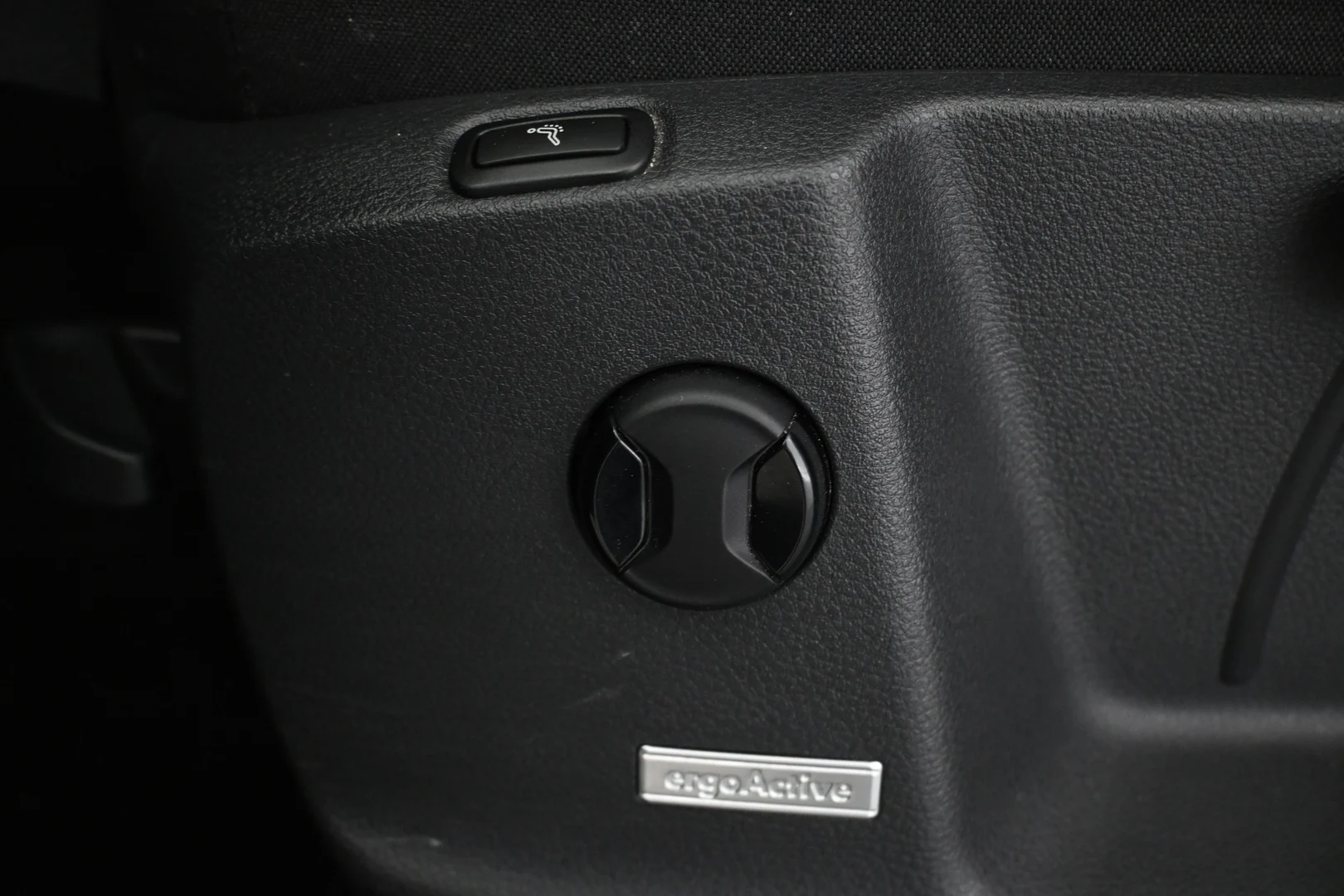 Car Image - 628ojJZ6oQ9xS9HZ9d3OBS