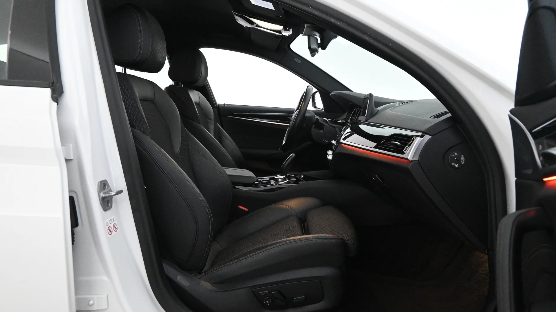 Car Image - Op7iOy6ZVh02SRdILP92E