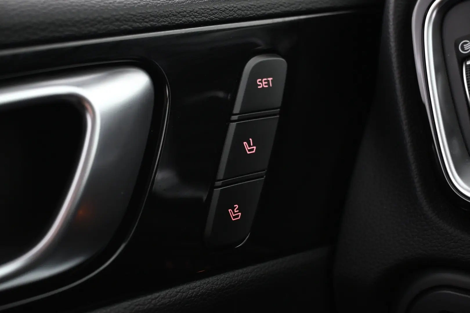 Car Image - 4Q4CrPKlycAp5S9DFT2bzS