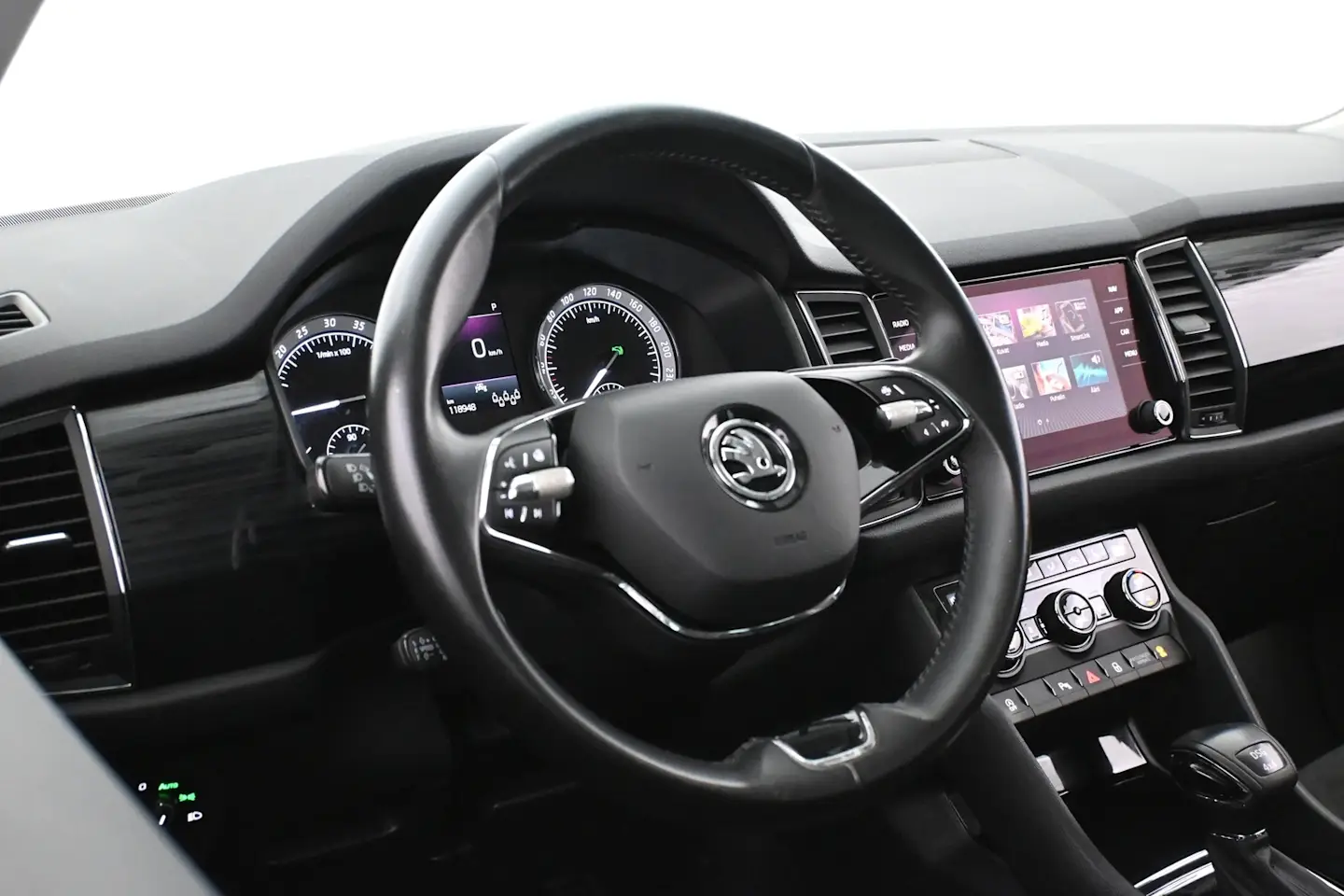 Car Image - 3nx2S78ilQhl3rLAELbaHH