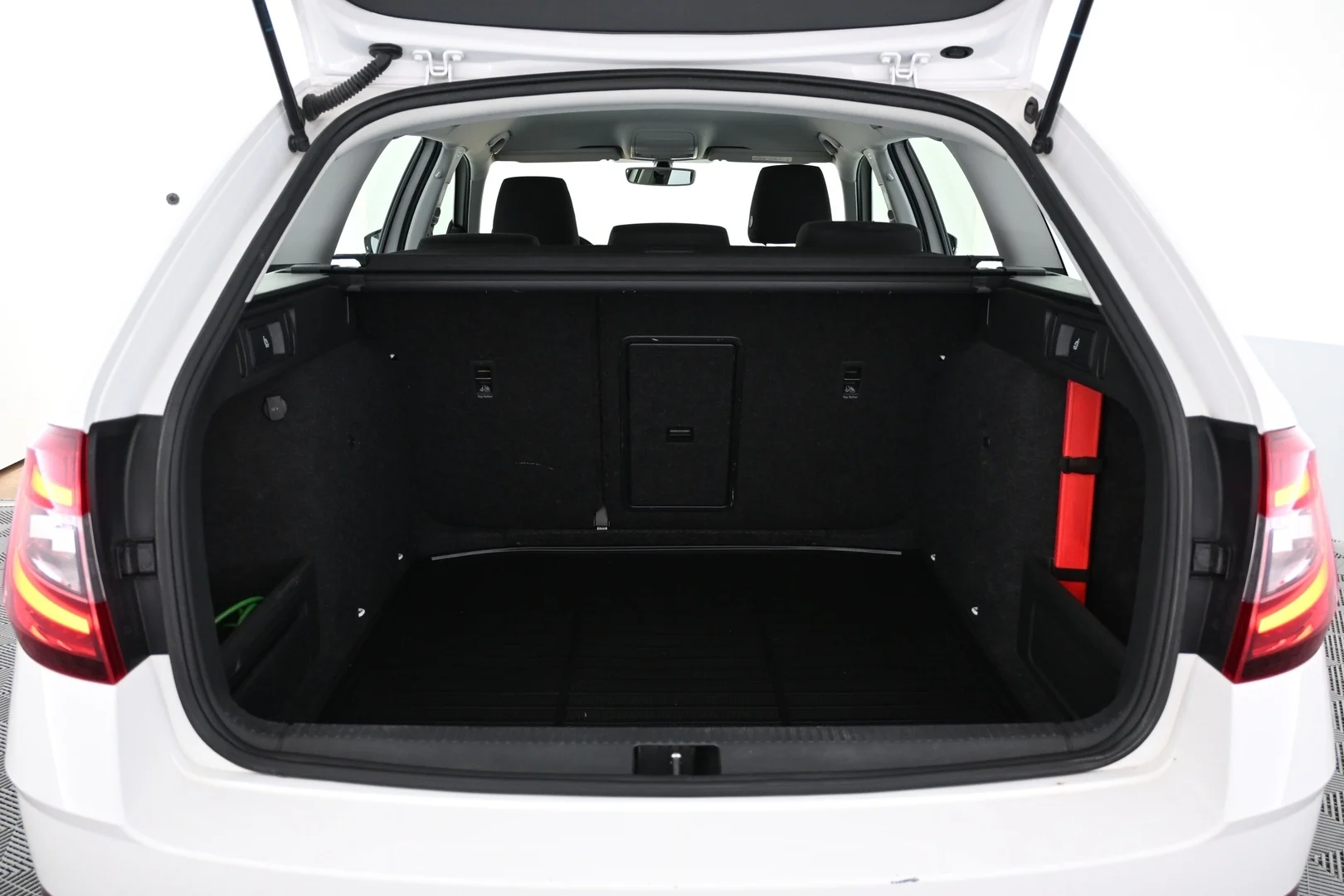 Car Image - 7xyXTemRP8voErcYr3Nb2X