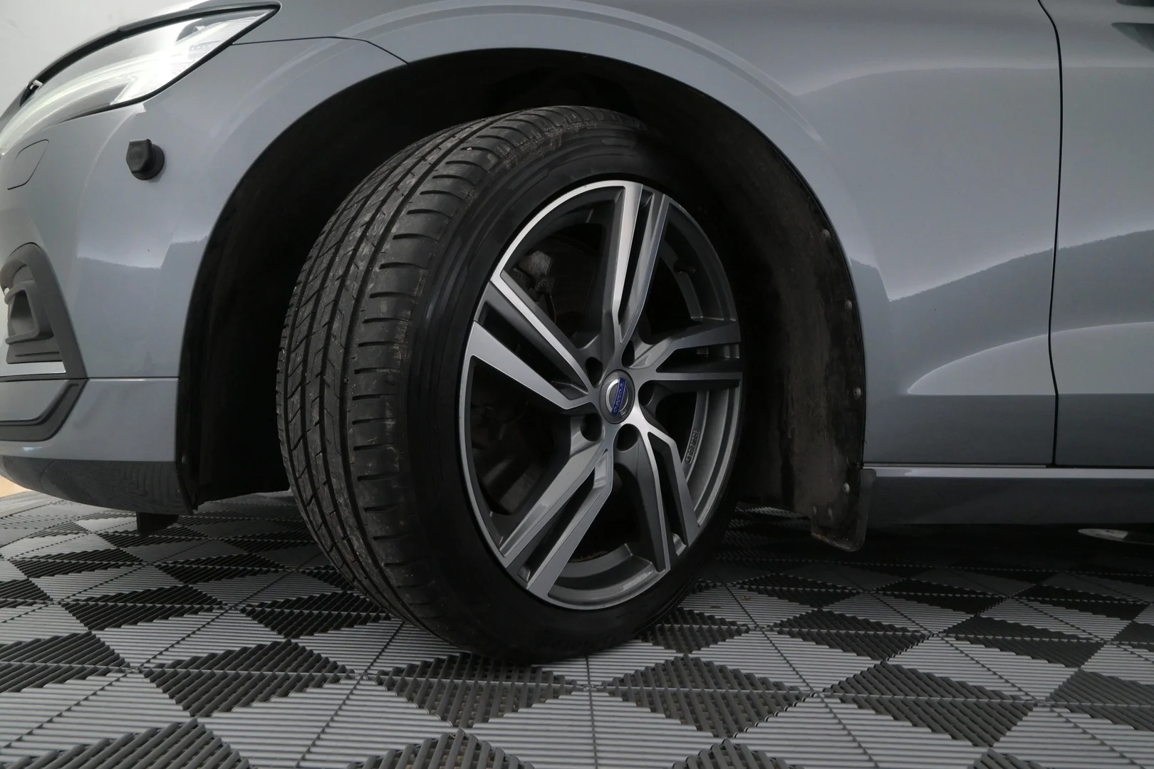 Car Image - 3a0JDmYQ66mCryKzmQ0sws