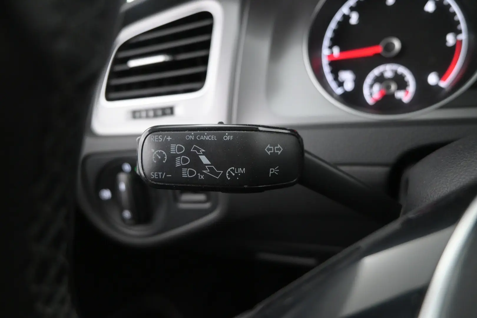 Car Image - 4lvWSzffC6HlW5YYu5w2St